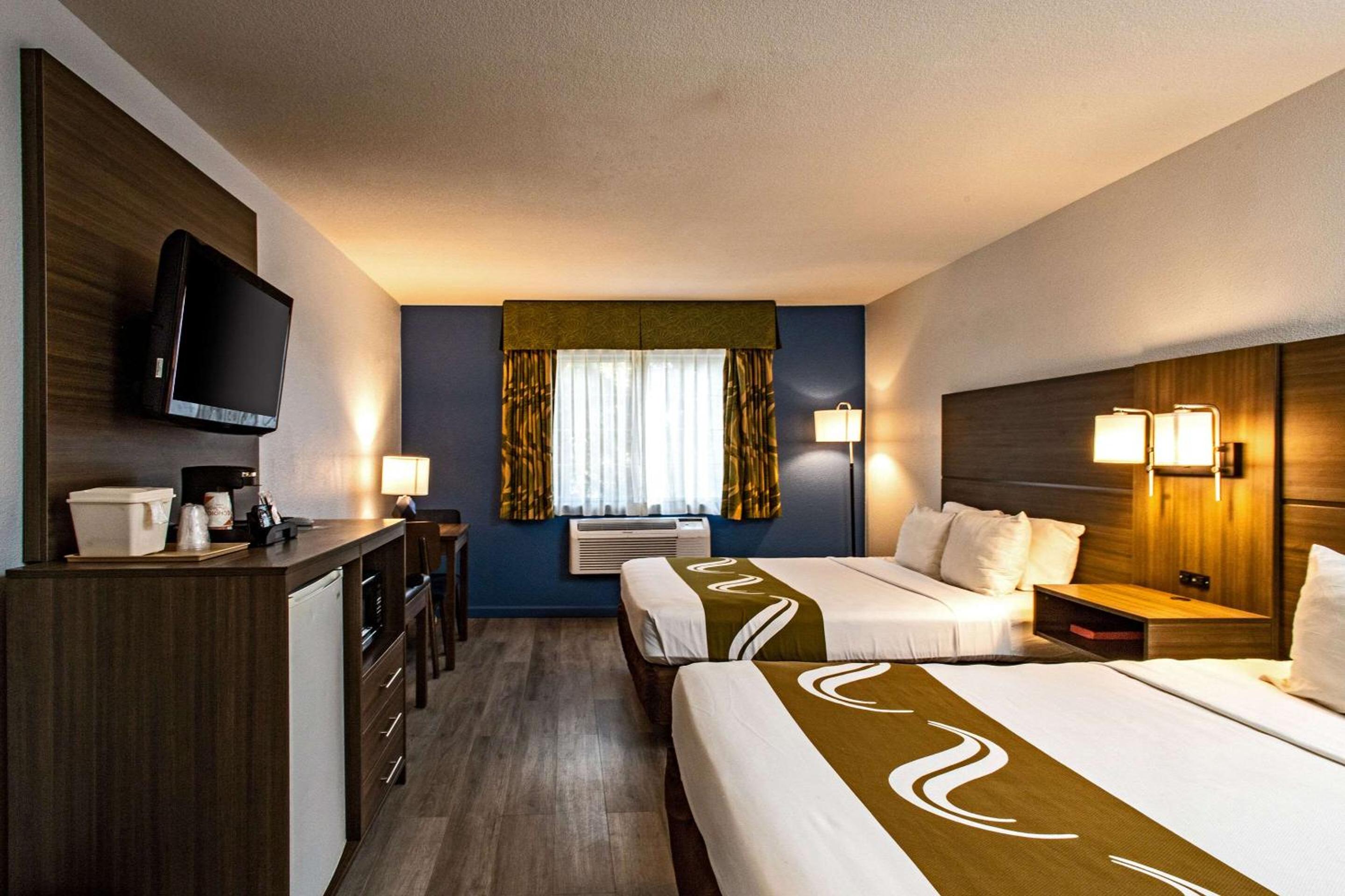 Queen Room with Two Queen Beds - Non-Smoking - Photo 1