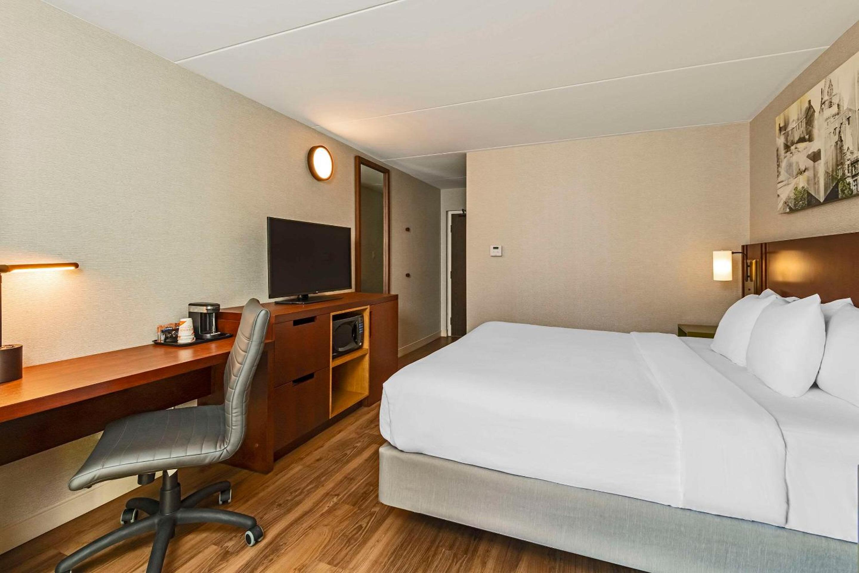 Superior King Room - Non Smoking - Photo 5