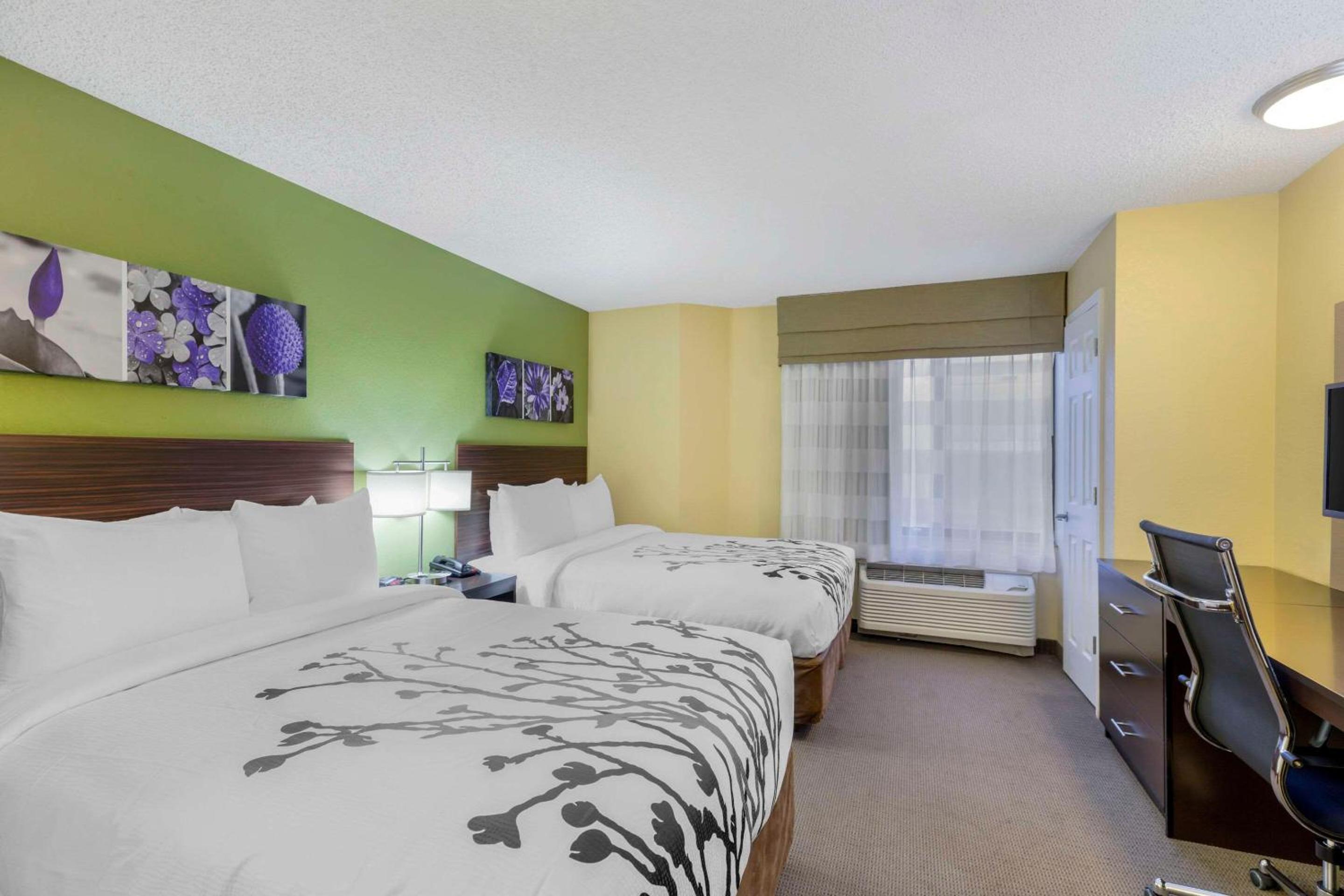 Queen Room with Two Queen Beds - Non-Smoking/Pet-Friendly - Photo 1
