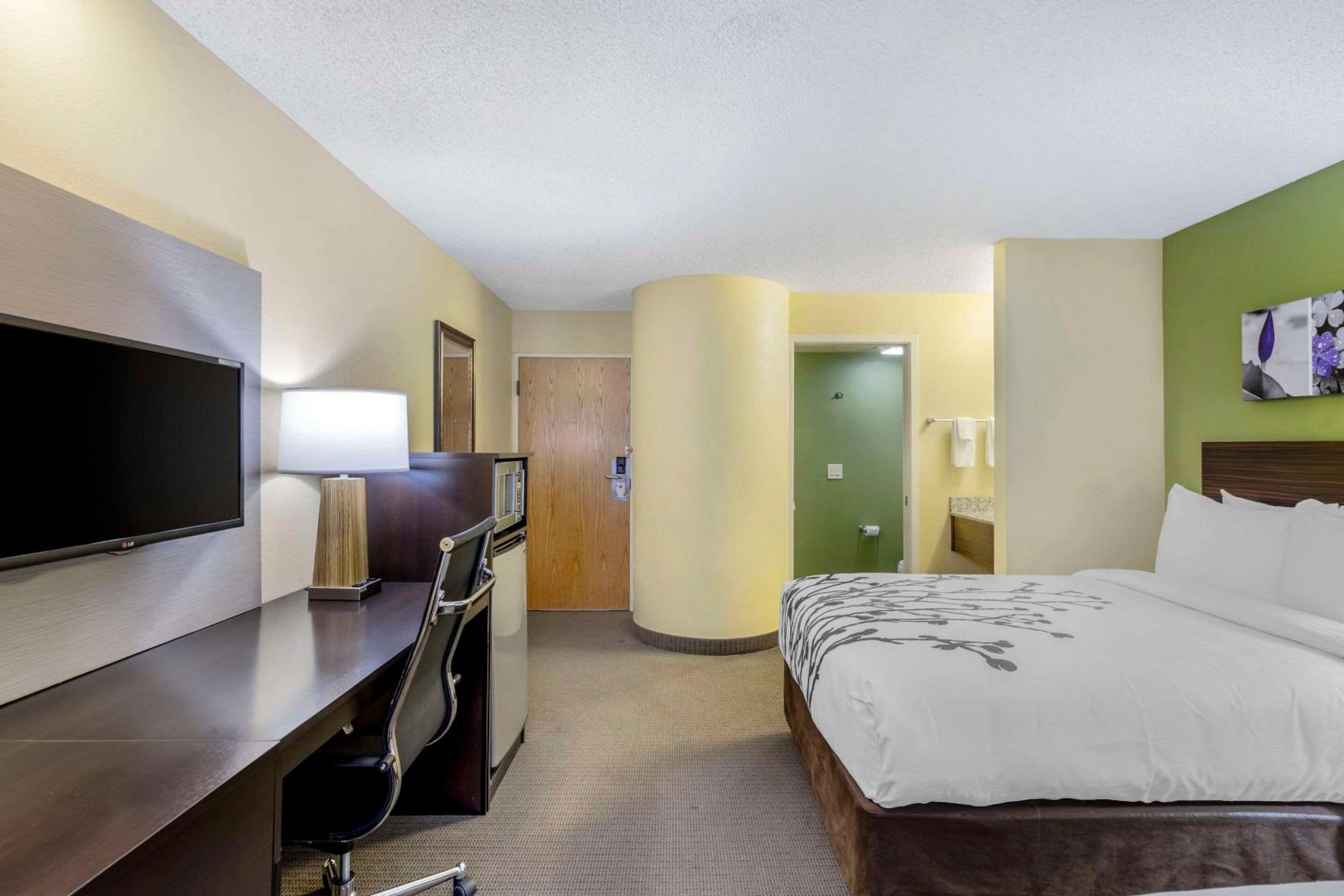 Double Room with Two Double Beds - Photo 7