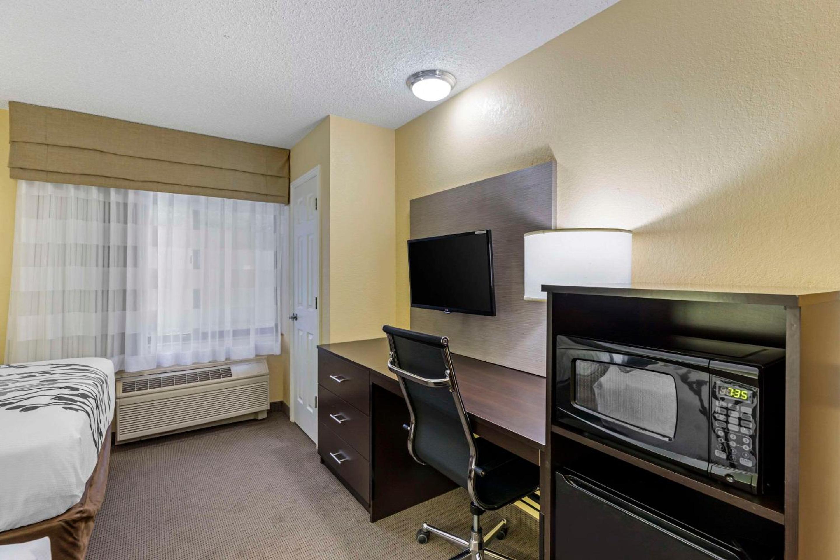 Queen Room - Photo 2