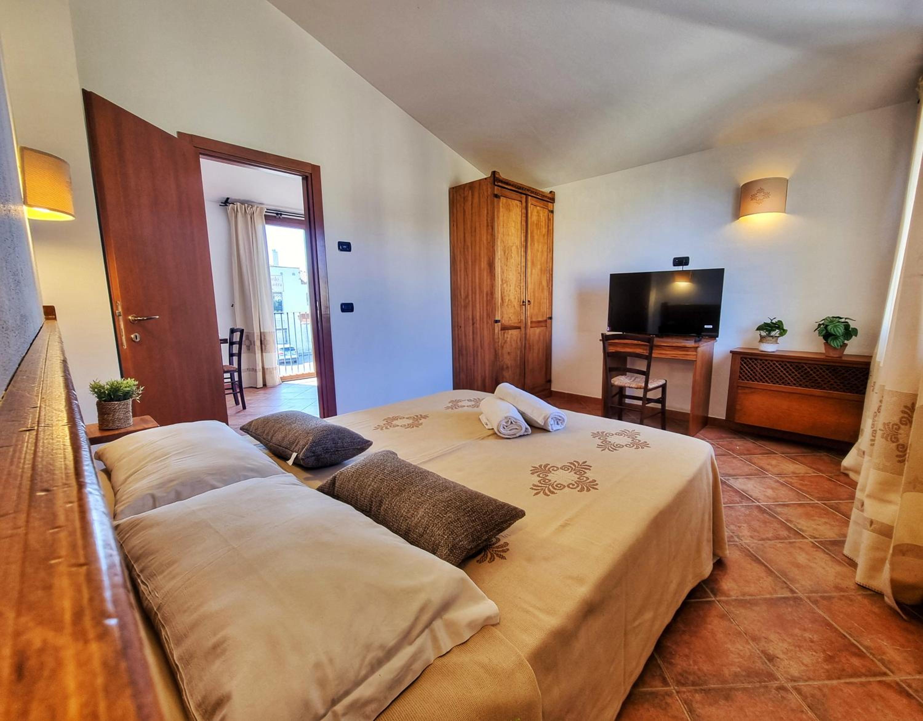 Apartment with Garden View