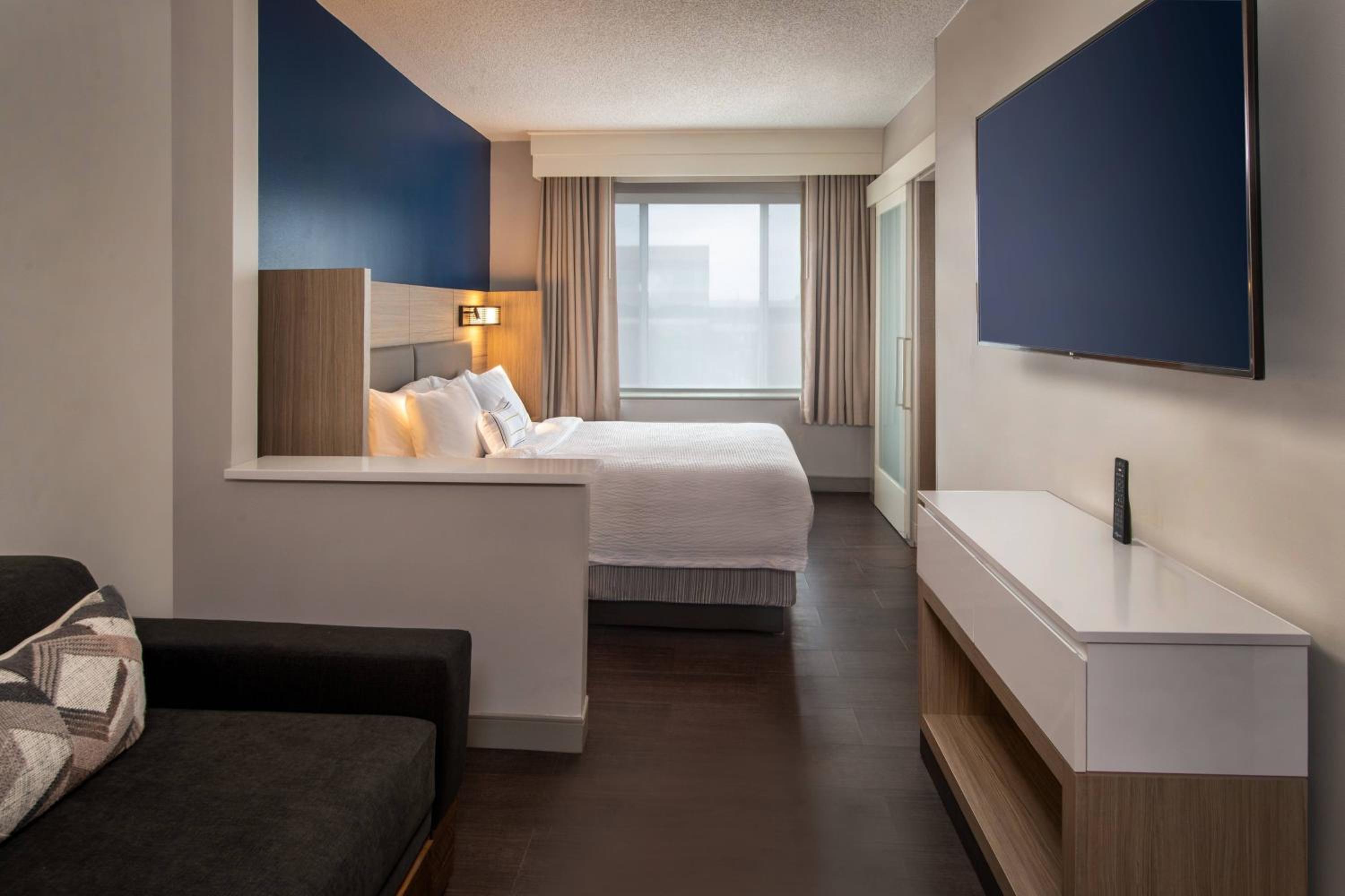 King Suite - Photo 2
