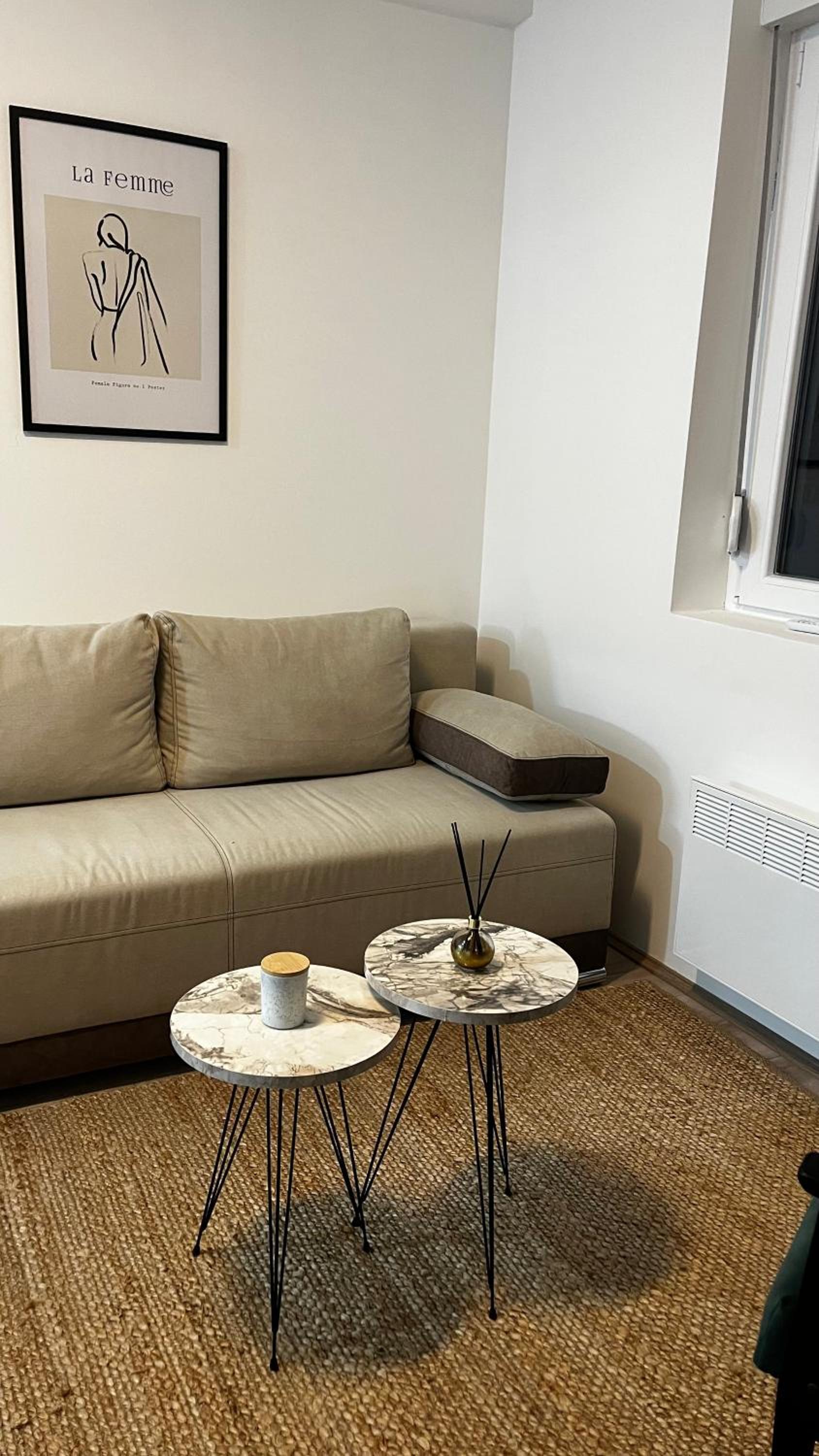 One-Bedroom Apartment photo 1
