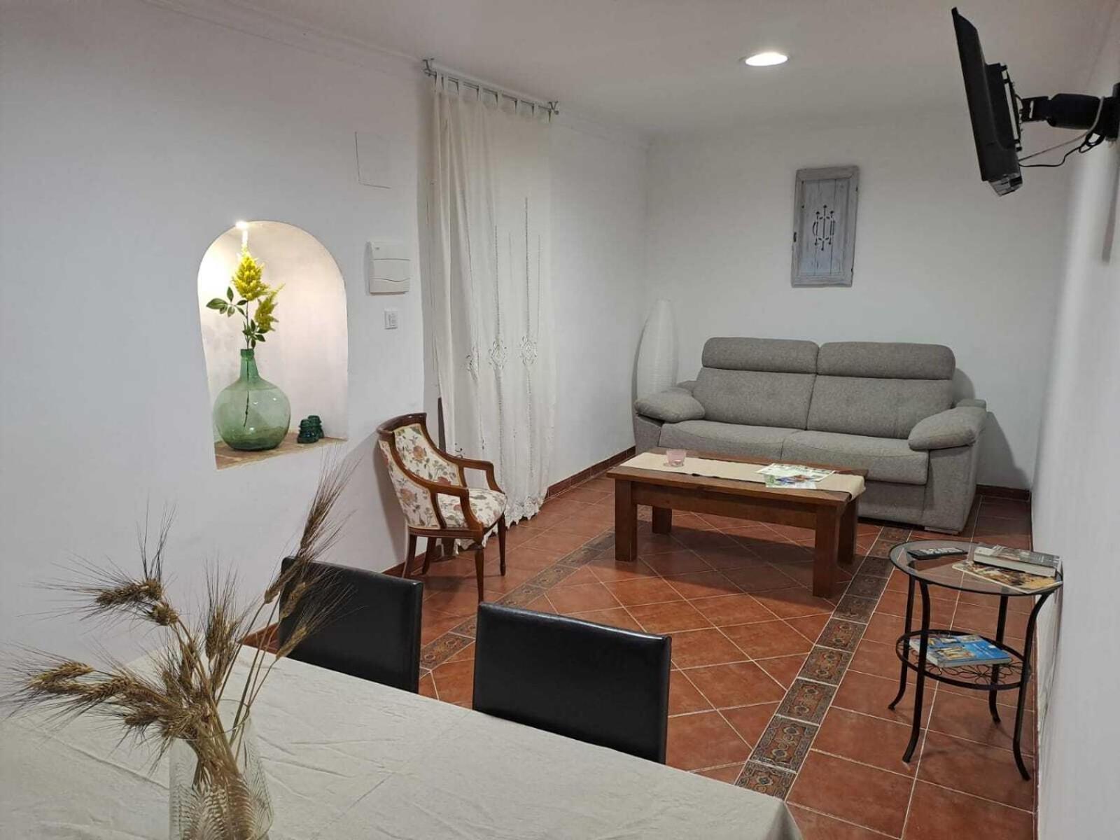 One-Bedroom Family Apartment - Photo 5