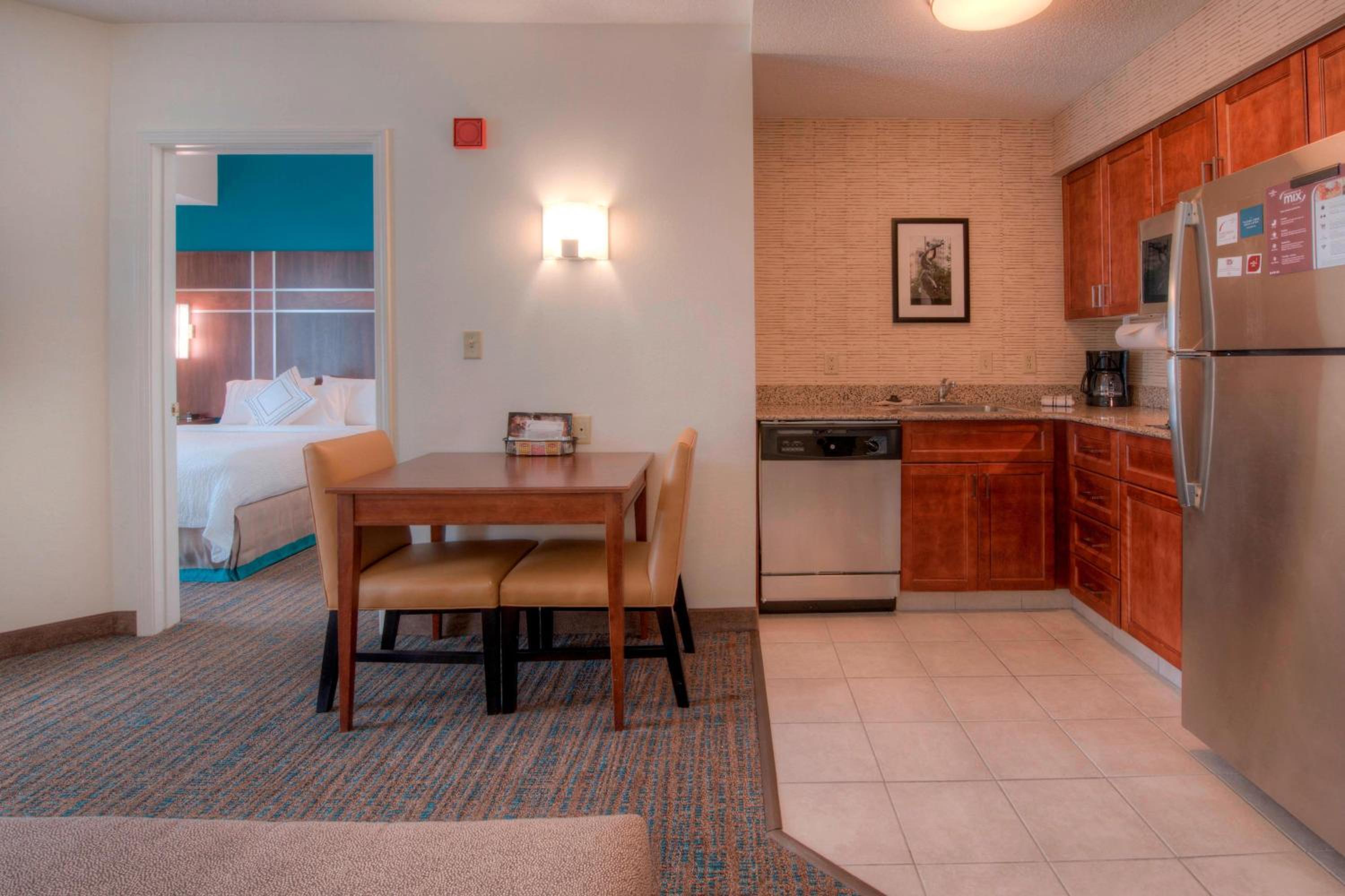 One-Bedroom Suite - Photo 3