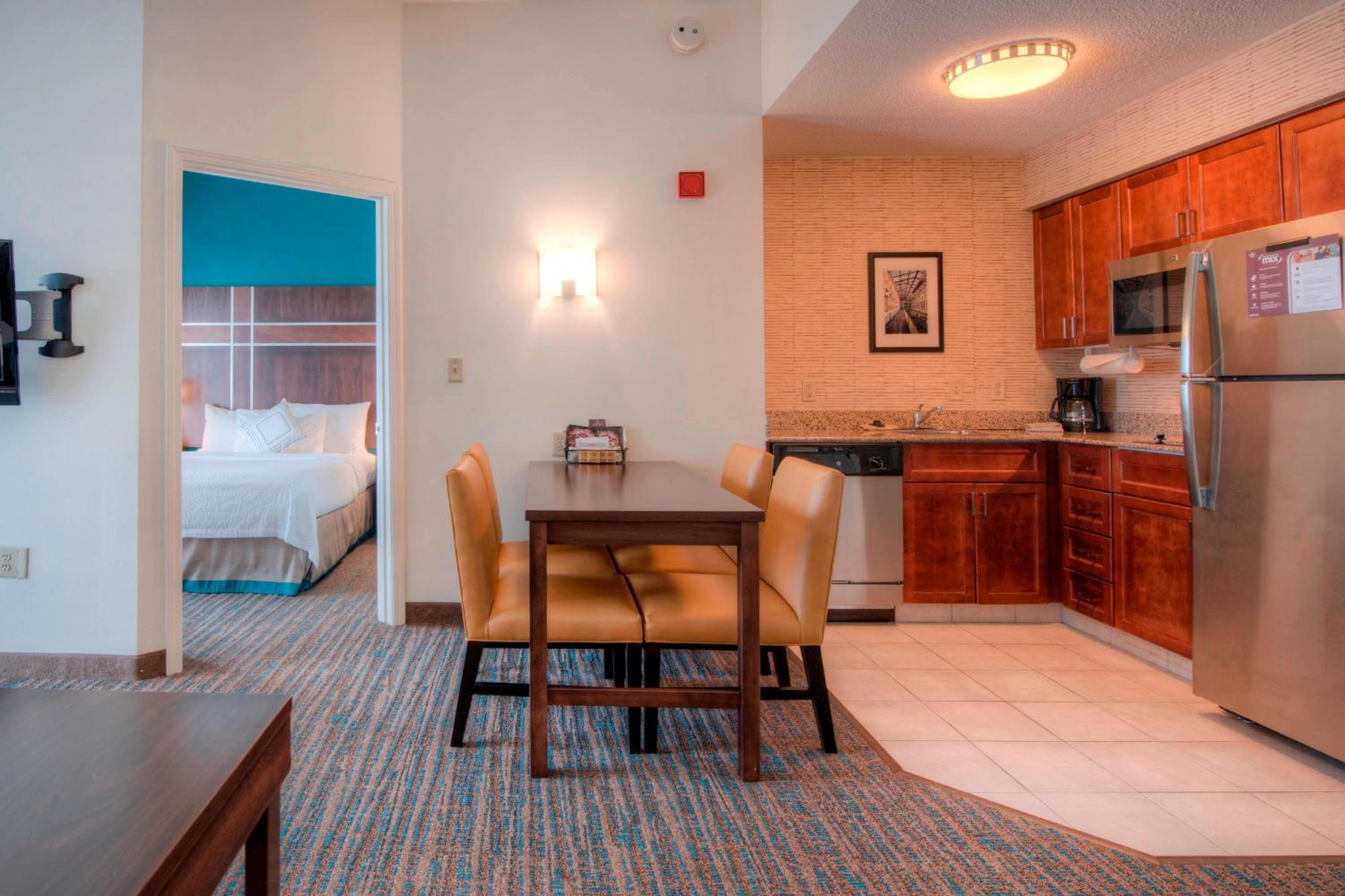 Two-Bedroom Suite - Photo 7