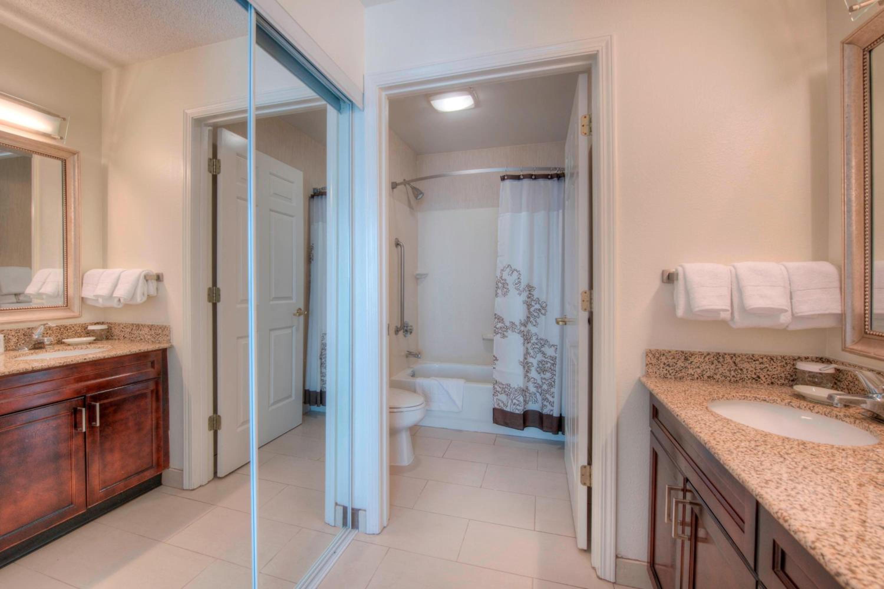 Two-Bedroom Suite - Photo 4