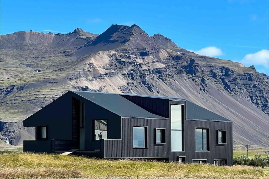 Three-Bedroom House photo 2