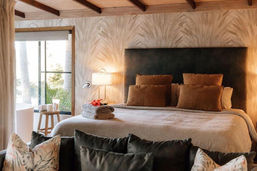 Luxury One-Bedroom Cottage - Honeymoon