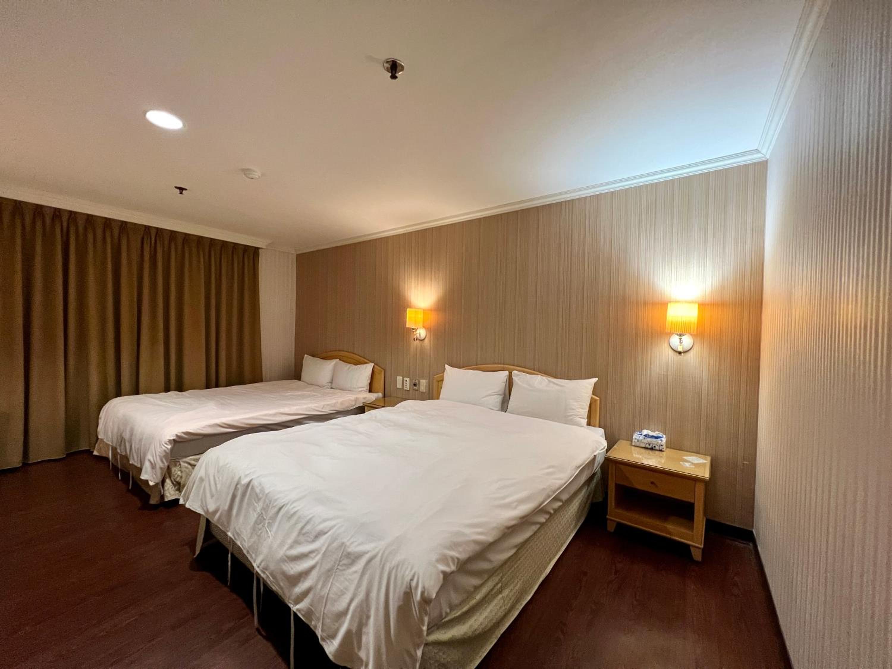 Classic Quadruple Room photo 2