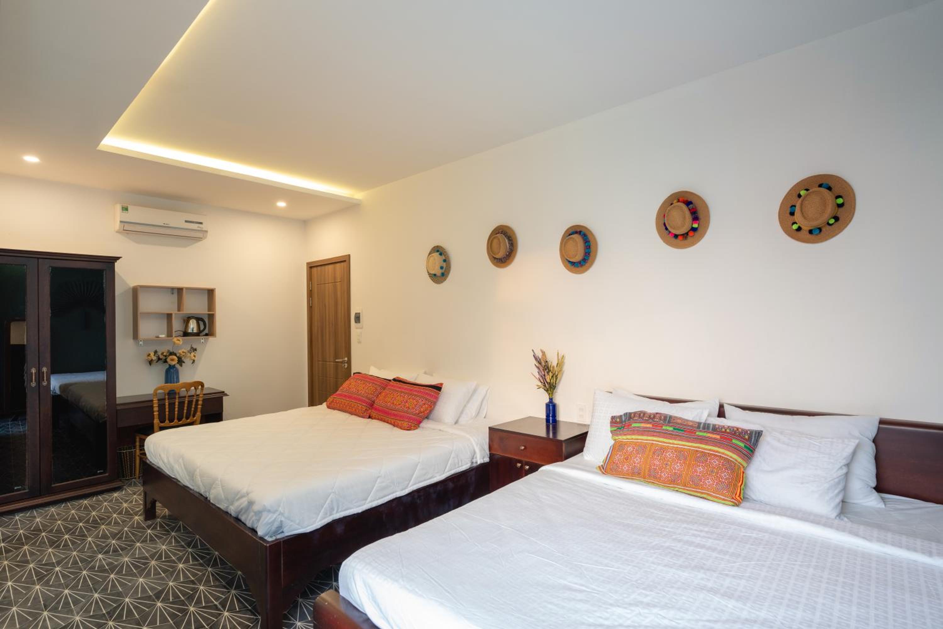 Deluxe Room - Photo 7