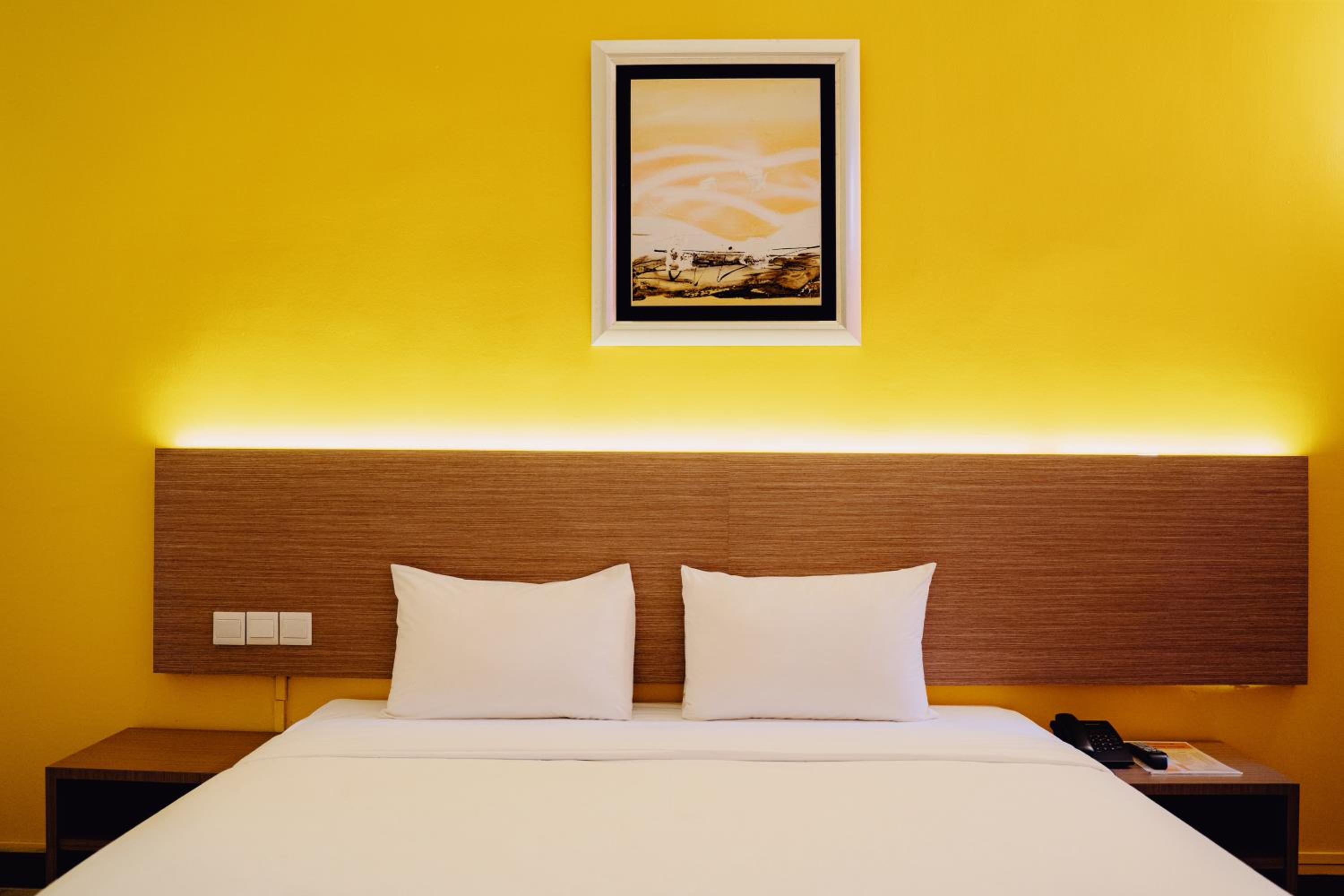 Deluxe King Room - Photo 1