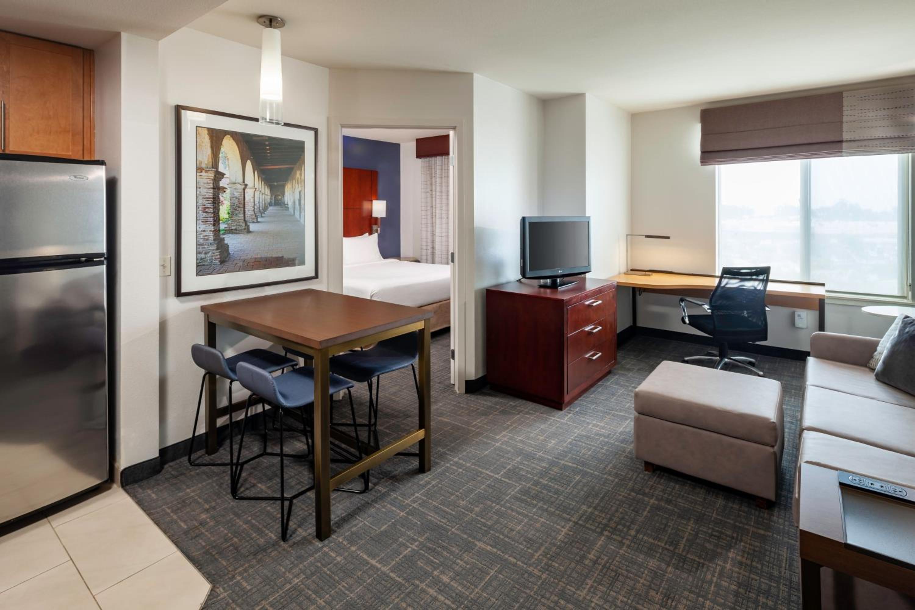 Two-Bedroom Suite - Photo 7