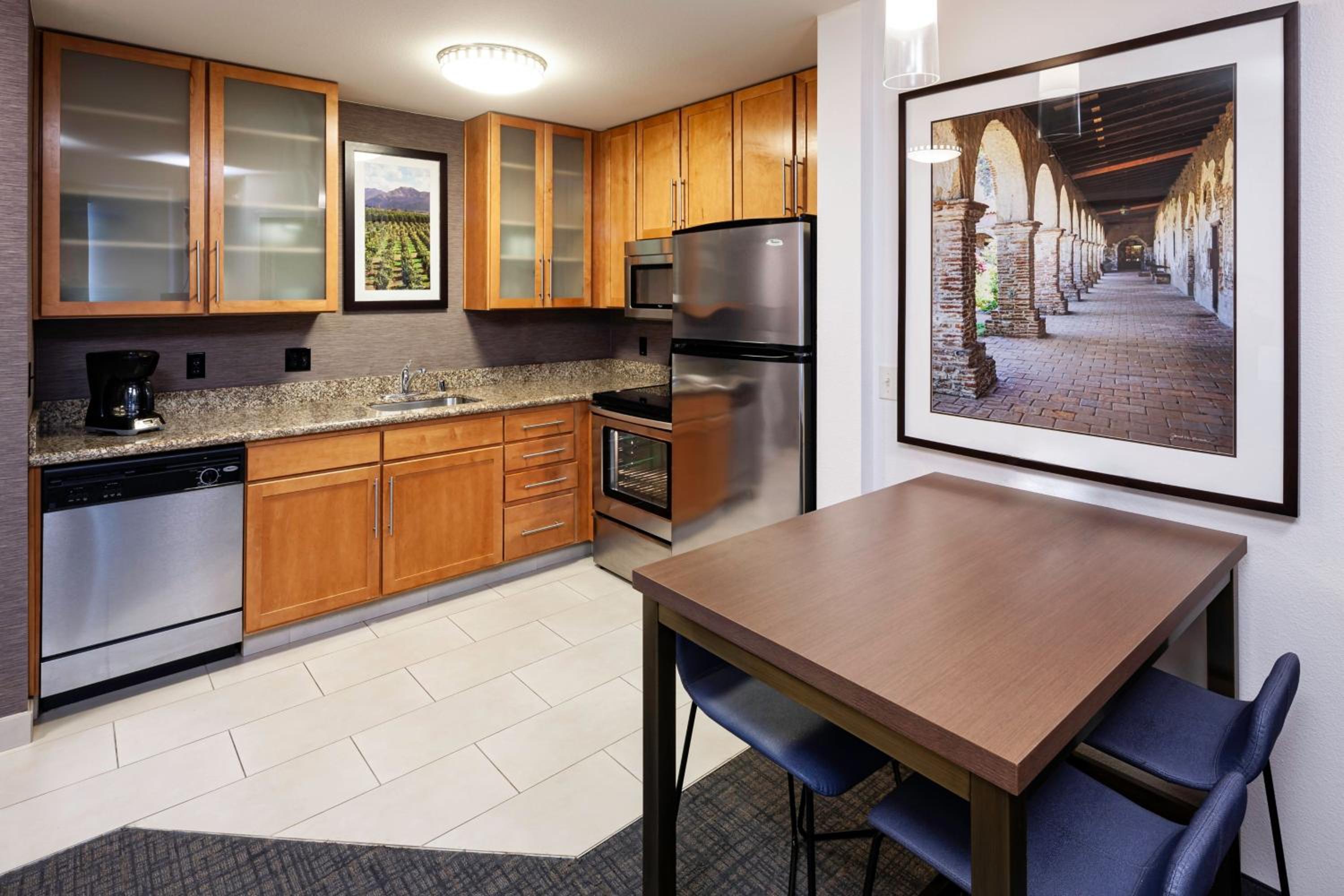 Two-Bedroom Suite - Photo 3