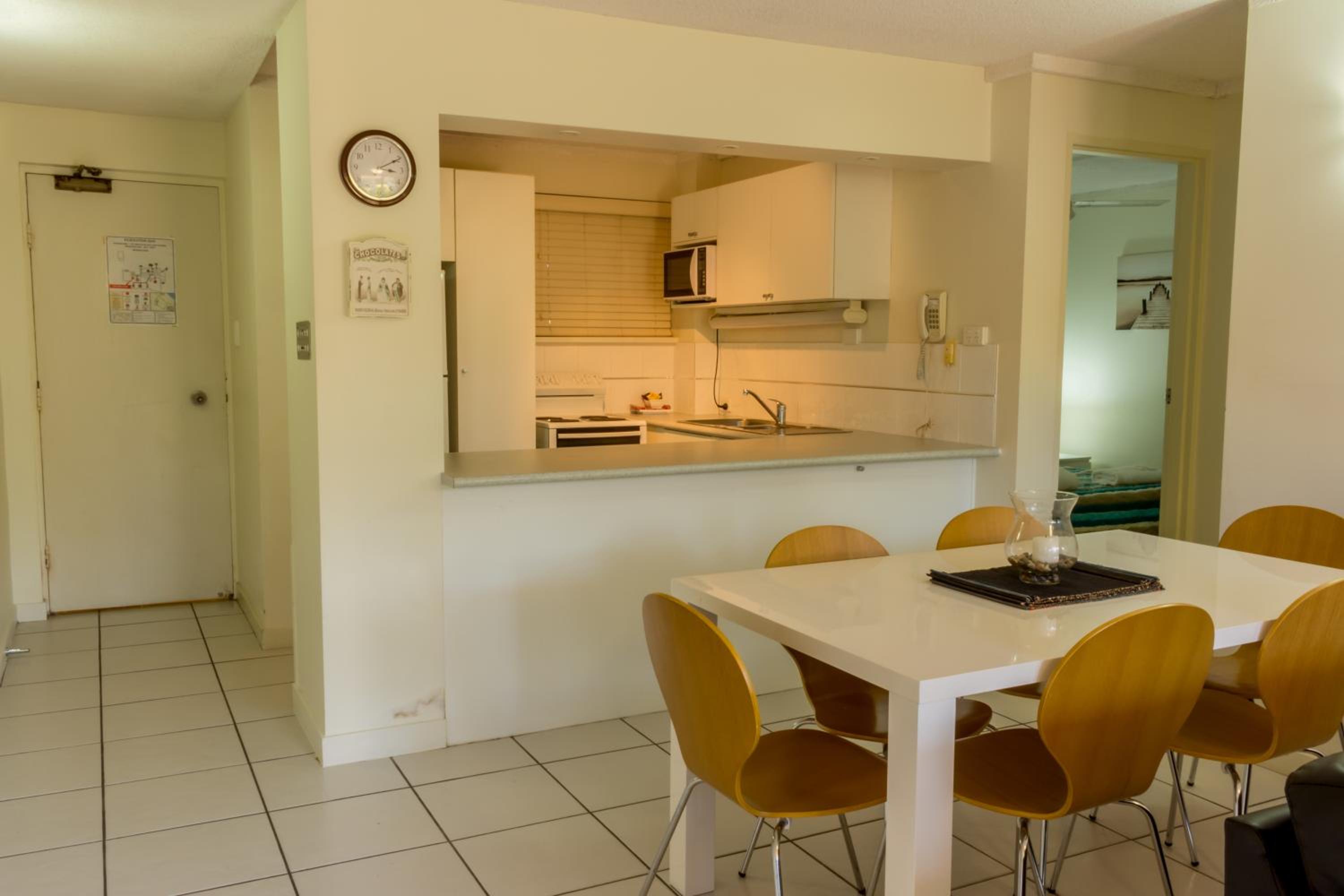 Two-Bedroom Apartment with Garden View - Photo 4