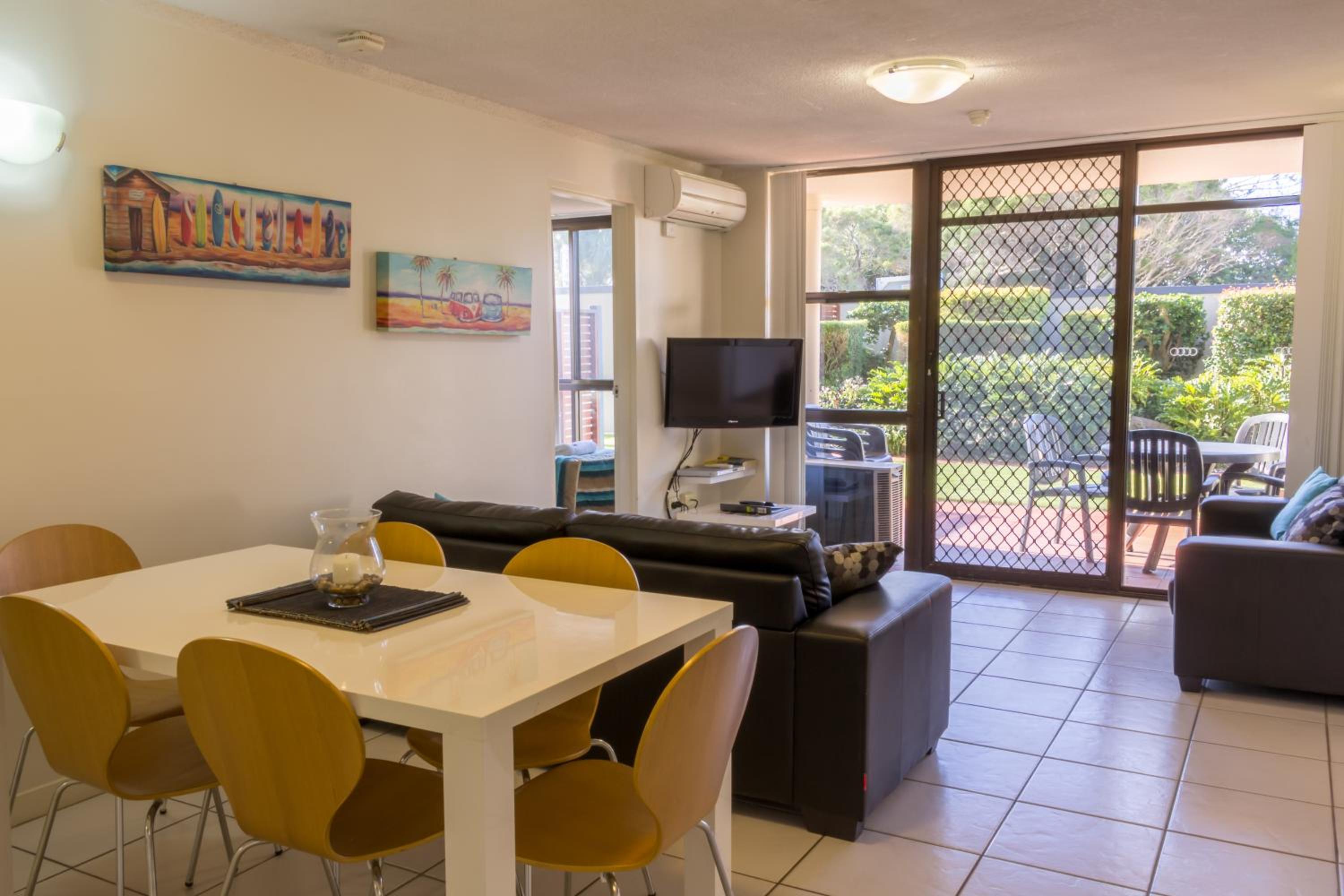 Two-Bedroom Apartment with Garden View - Photo 5