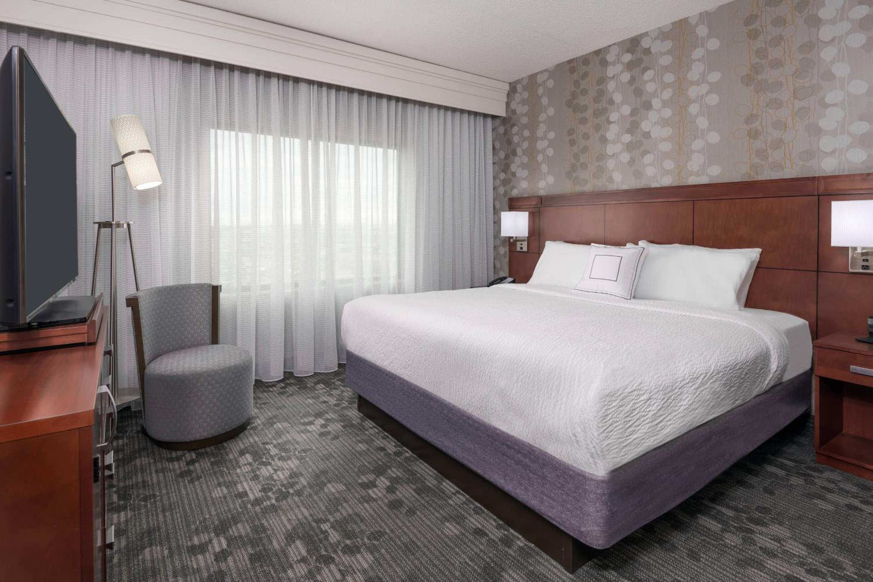 One-Bedroom King Suite - Photo 2