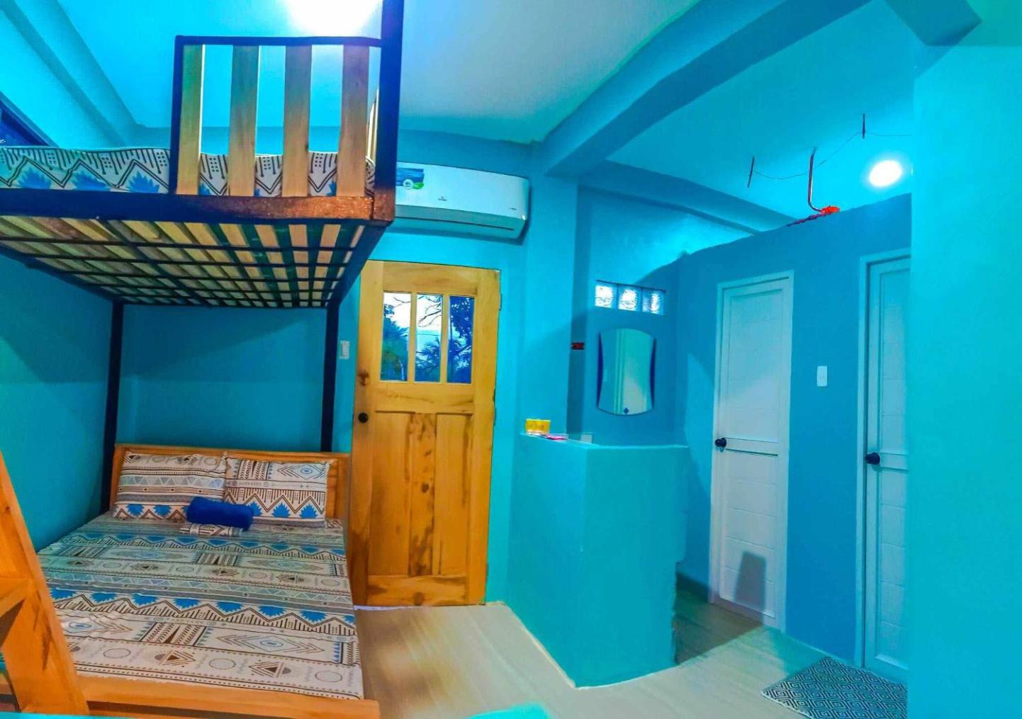 10-Bed Mixed Dormitory Room photo 1