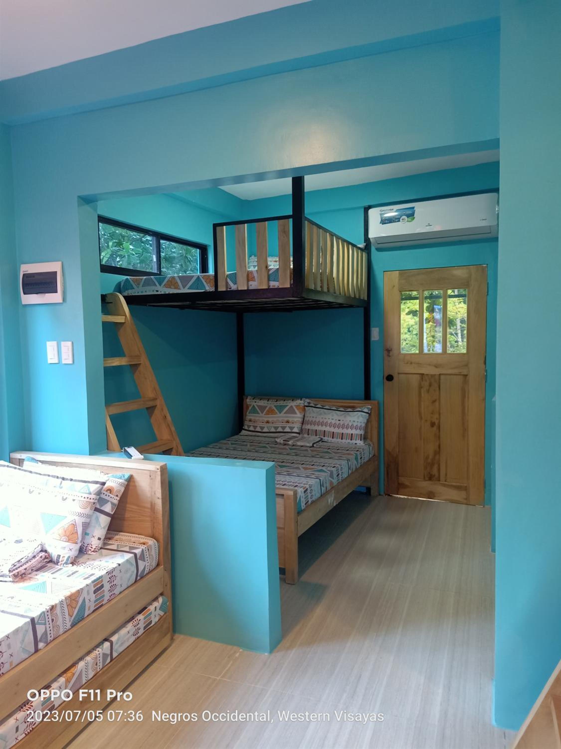 10-Bed Mixed Dormitory Room photo 2