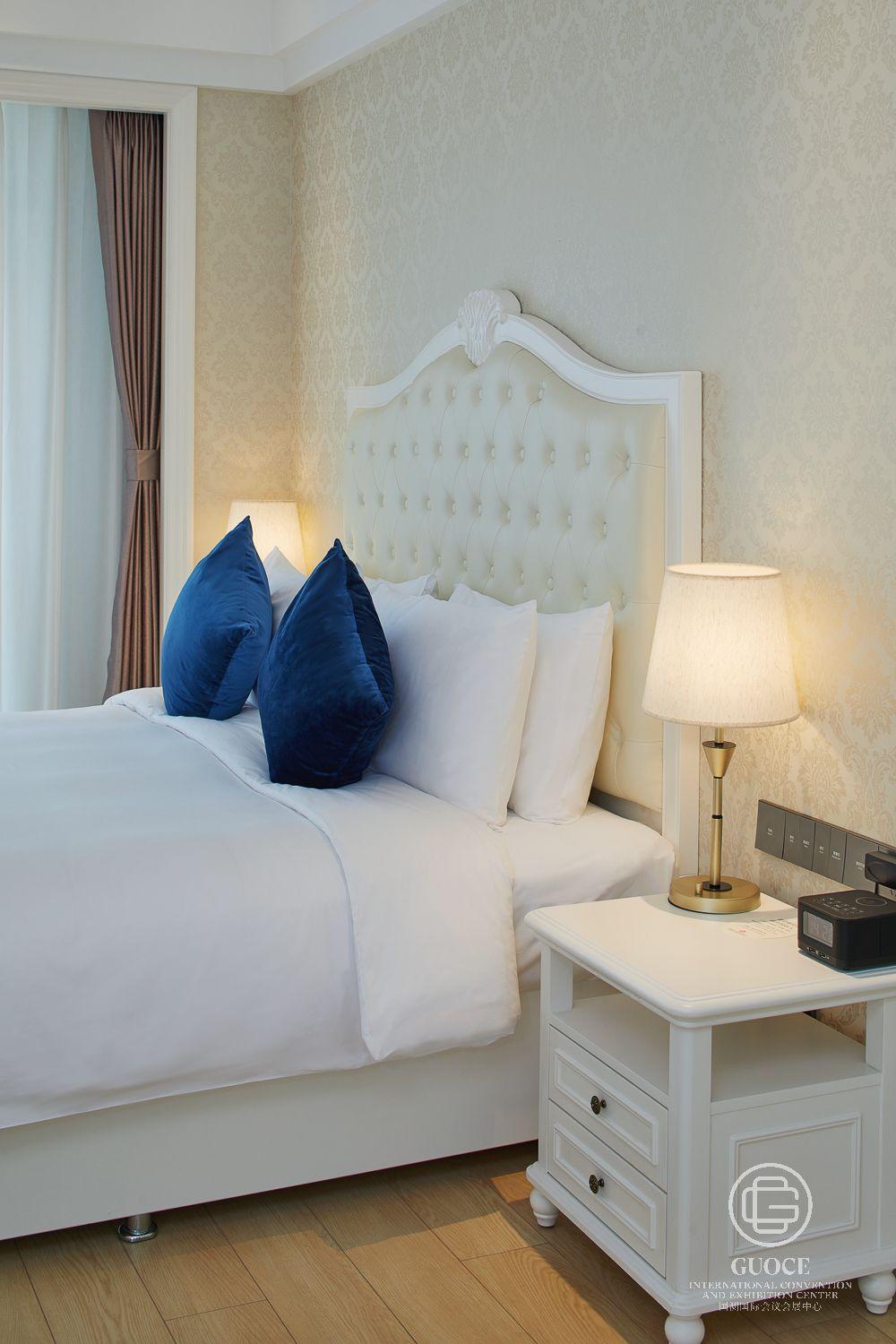 Deluxe King Room photo 3