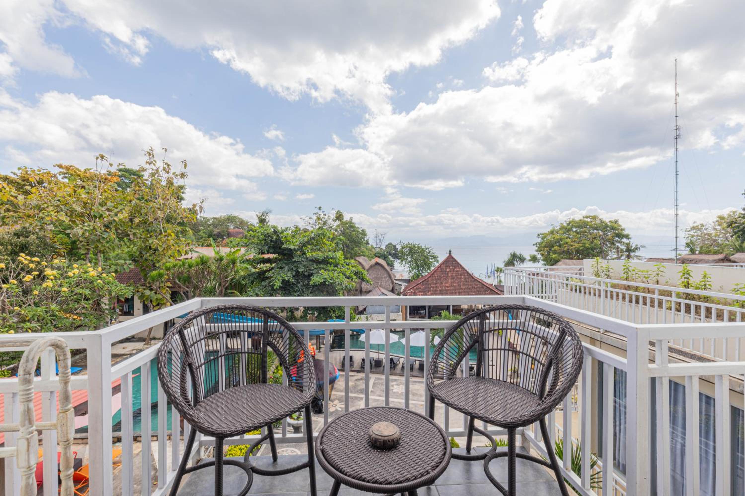 Deluxe Twin Room Balcony With Pool View - Photo 26