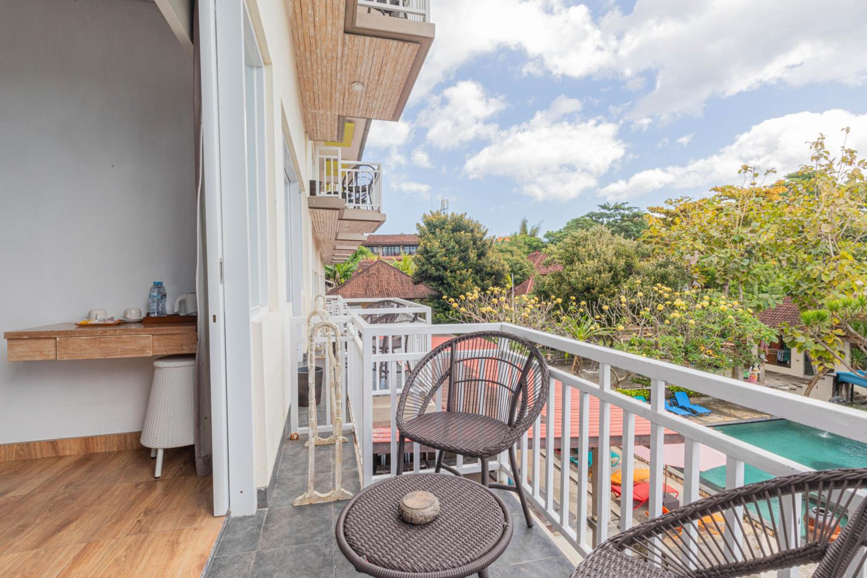 Deluxe Twin Room Balcony With Pool View - Photo 20