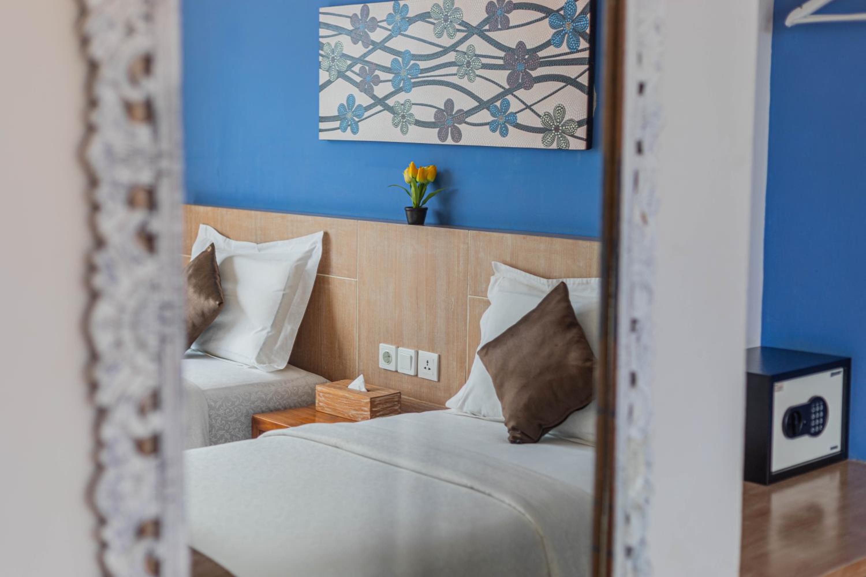 Deluxe Twin Room Balcony With Pool View - Photo 19