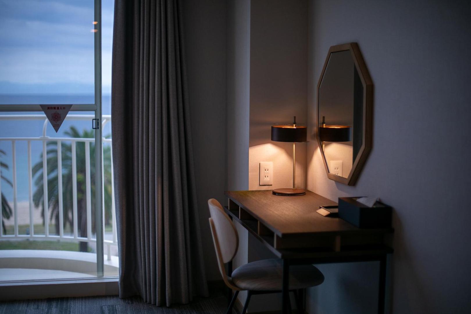 Superior Twin Room with Sea View - Photo 3