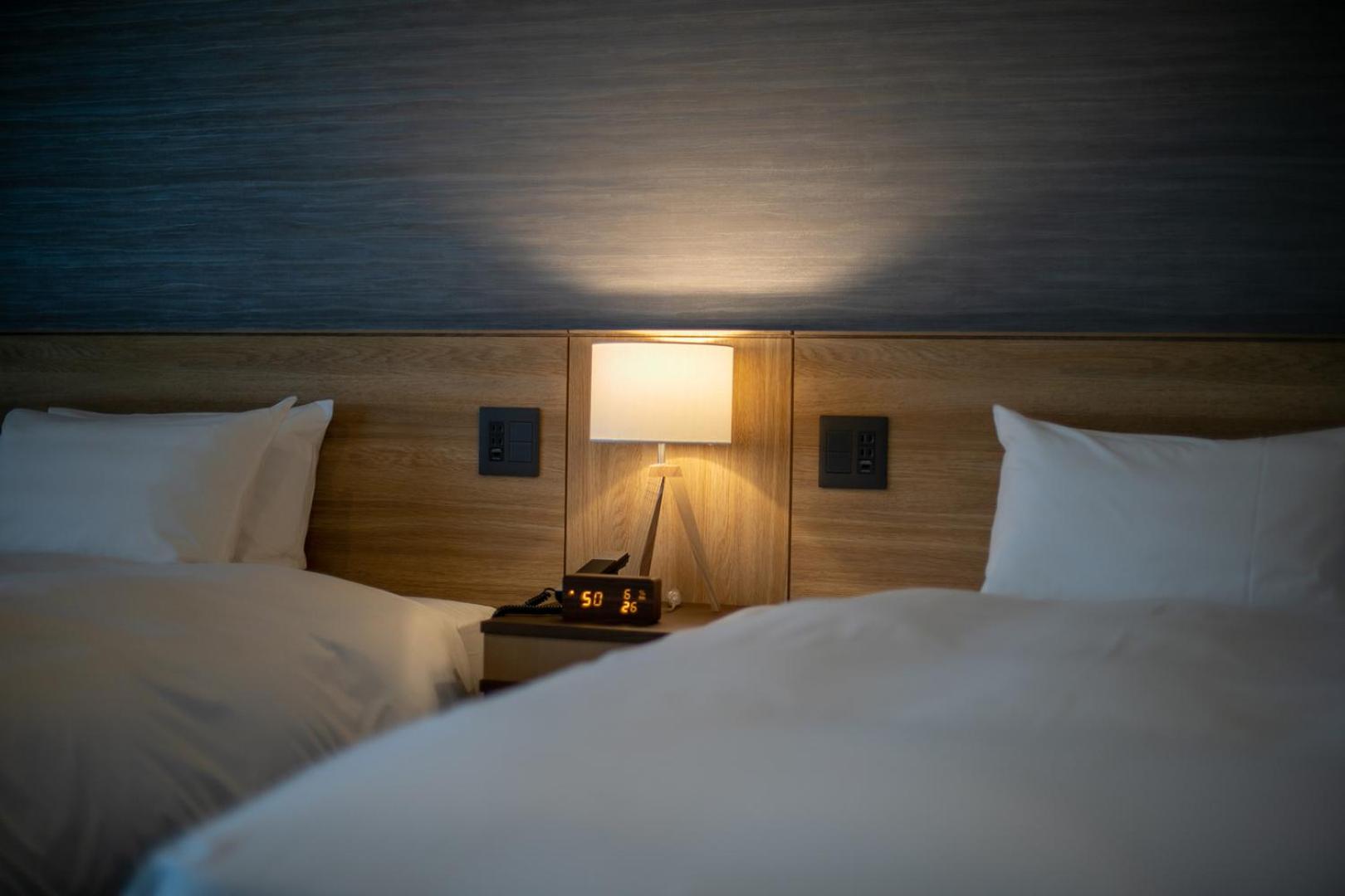 Deluxe Twin Room with Sea View - Photo 4