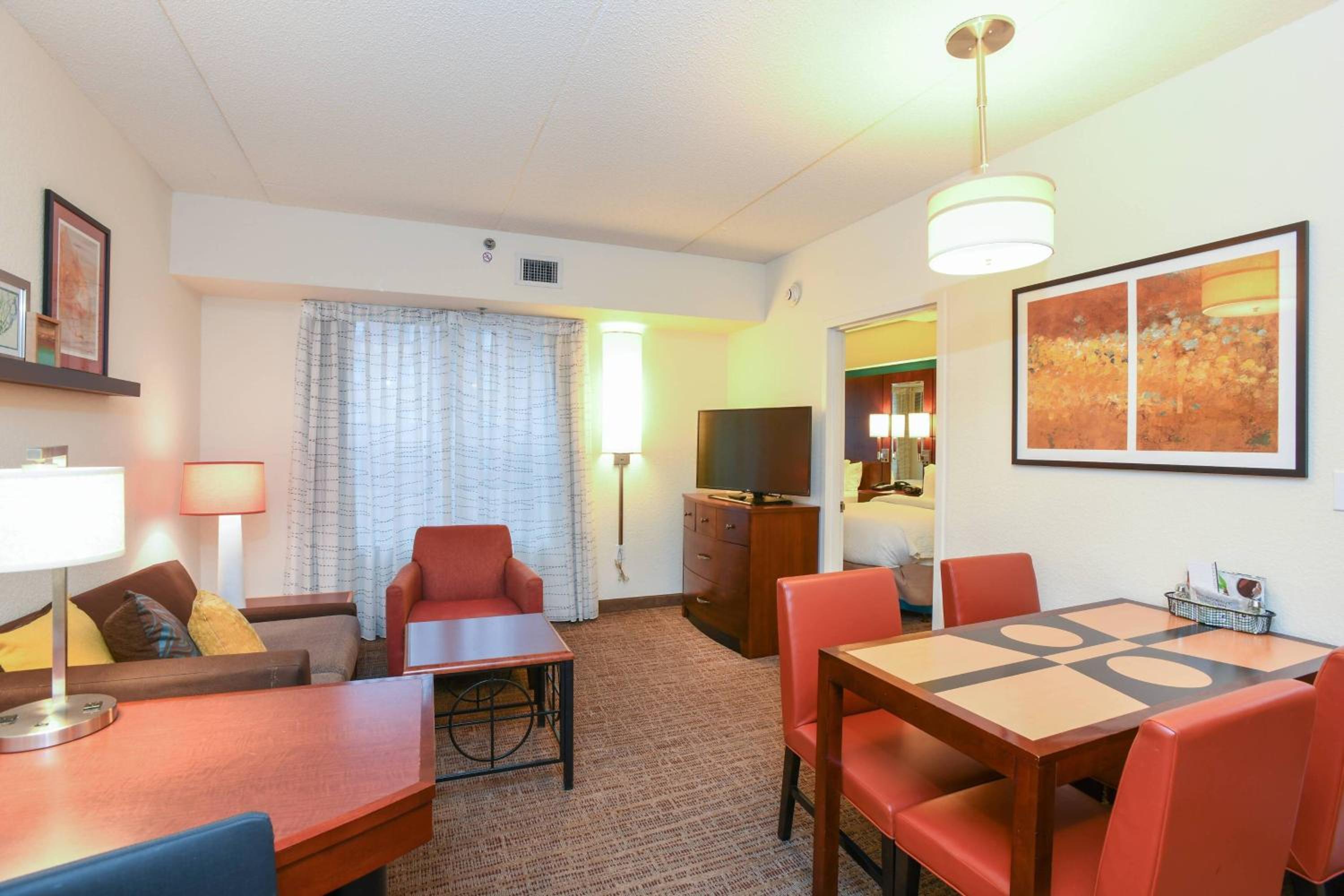 Queen Suite with Two Queen Beds and Sofa Bed - Photo 5