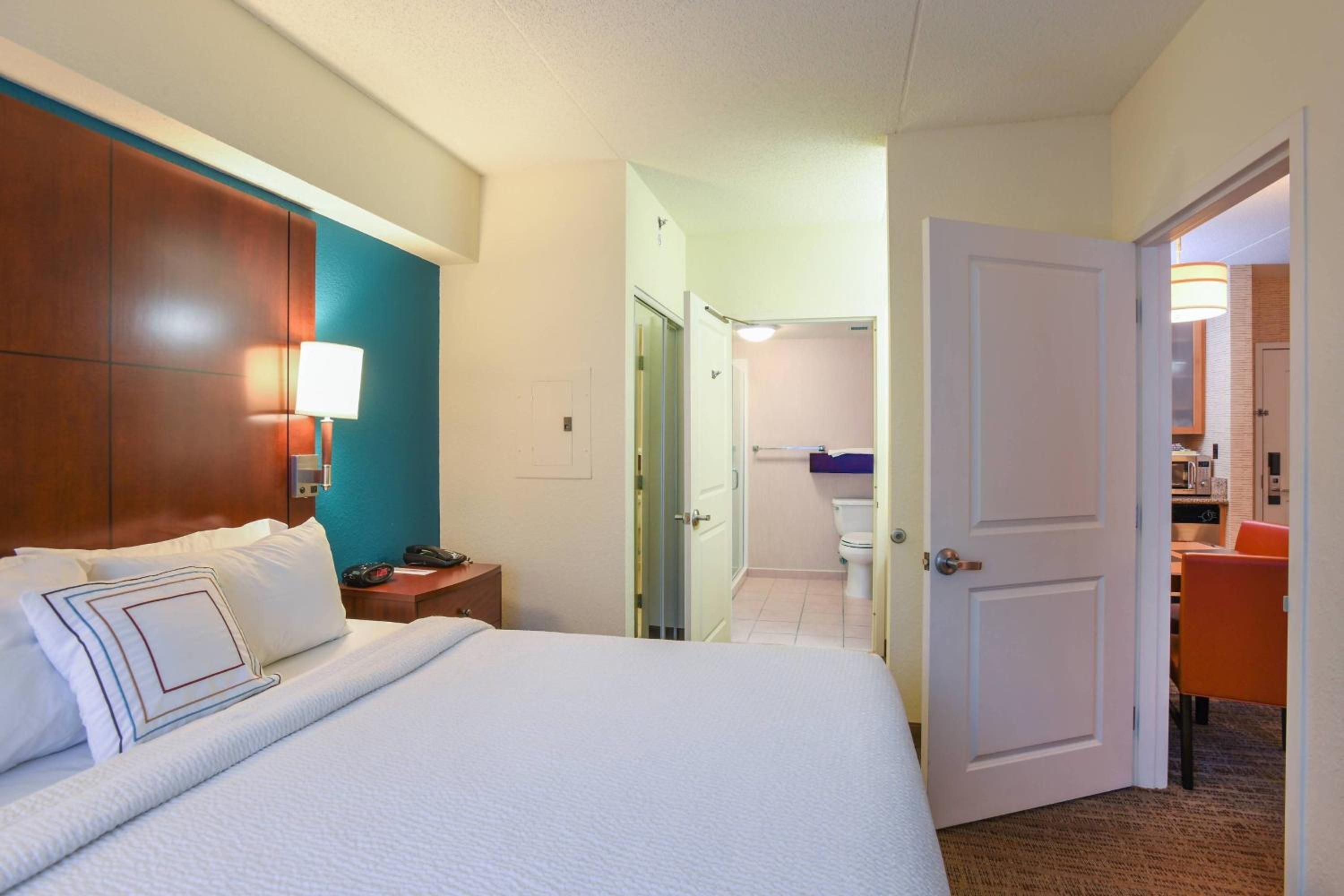 One-Bedroom King Suite with Sofa Bed - Photo 4