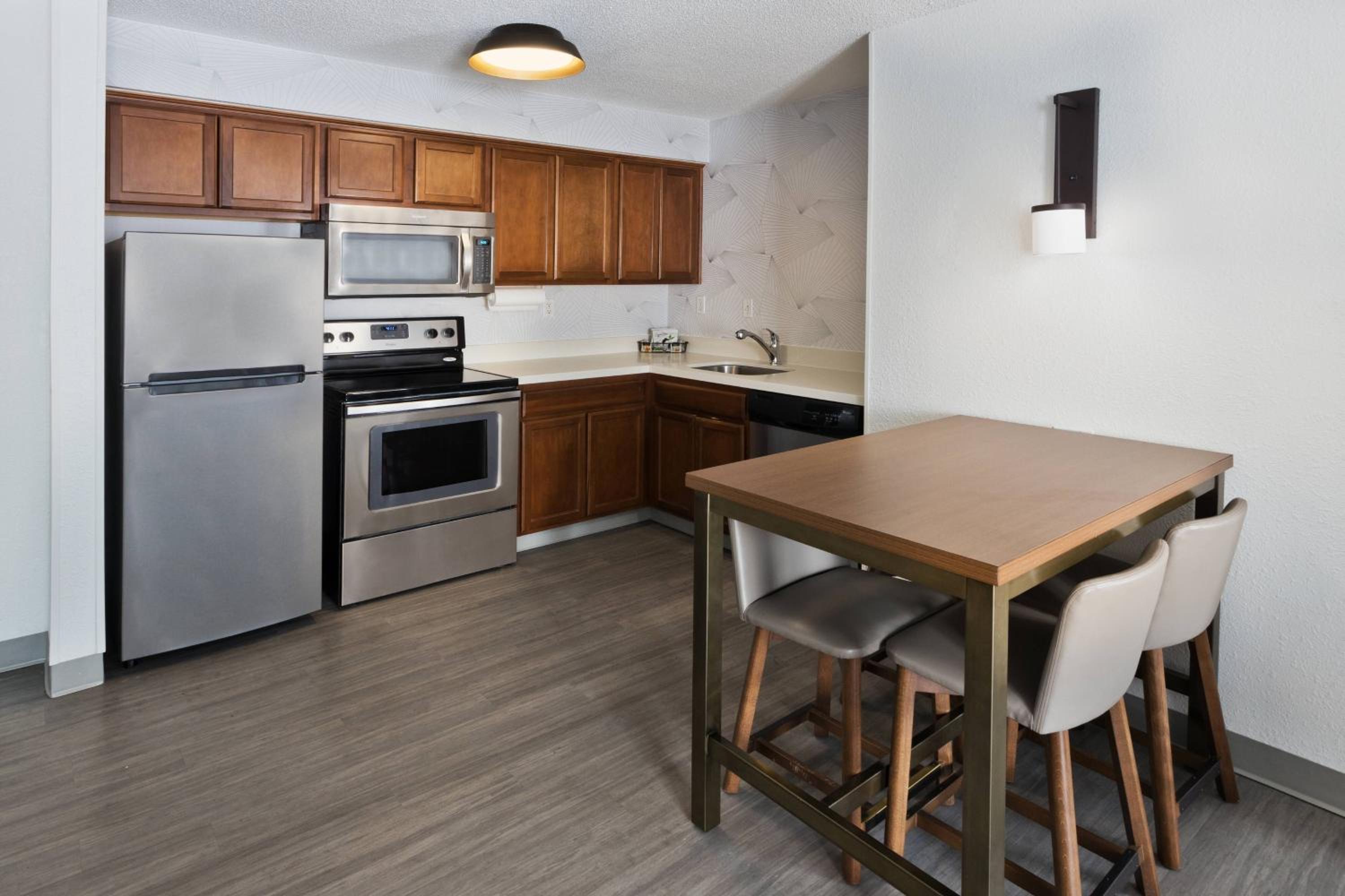 Two-Bedroom Suite - Photo 2