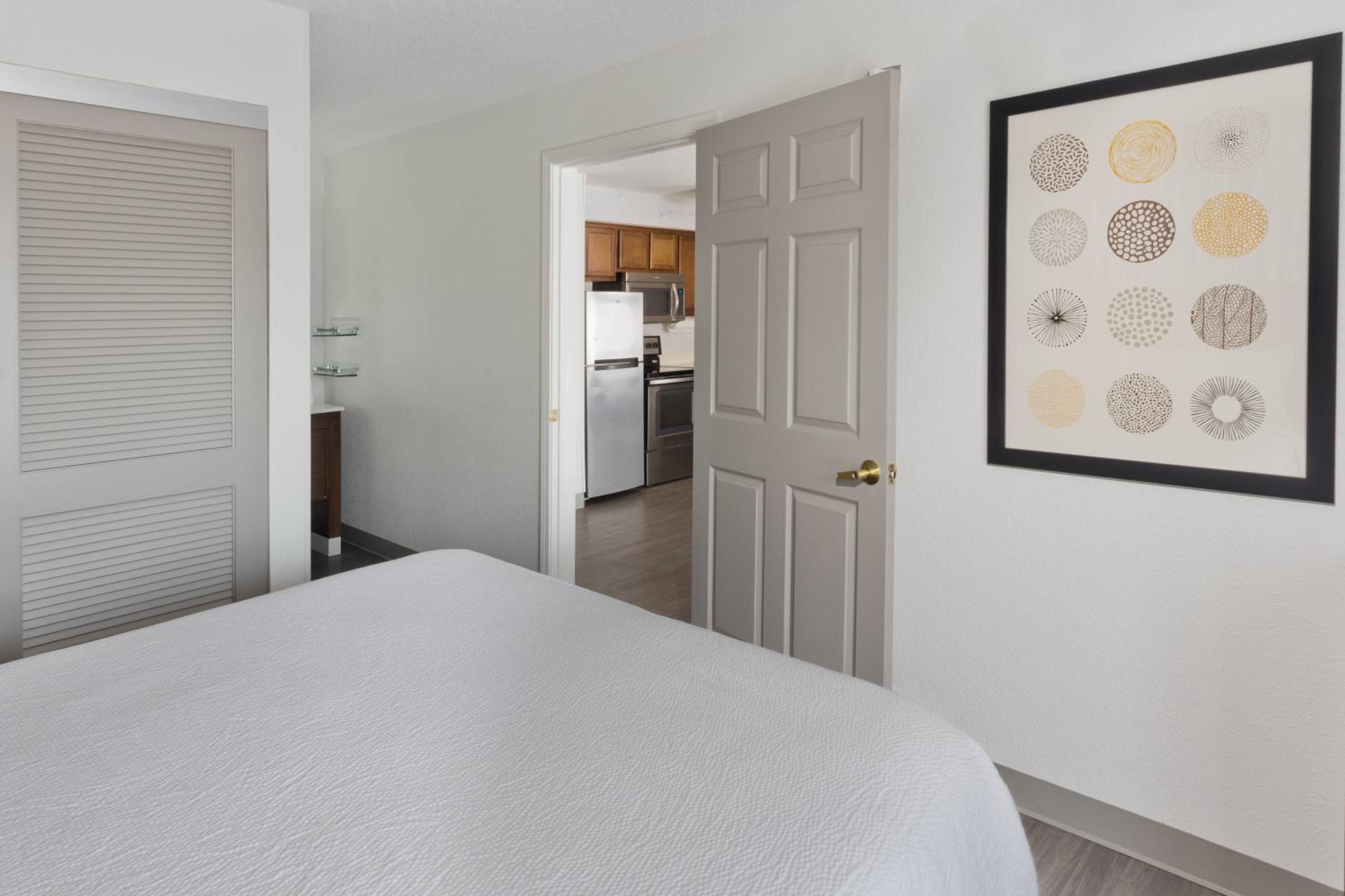 Two-Bedroom Suite - Photo 3