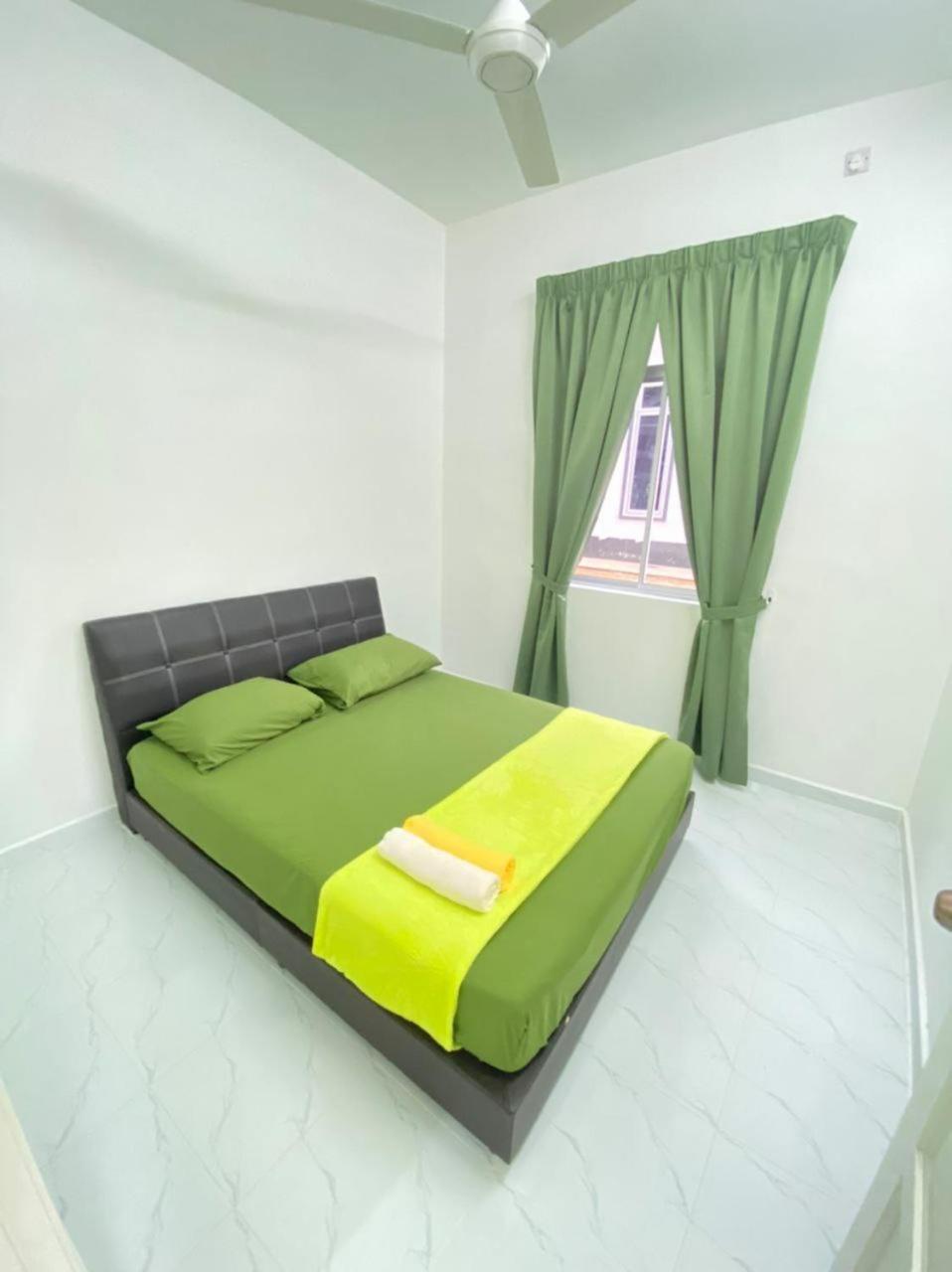 Three-Bedroom House photo 3