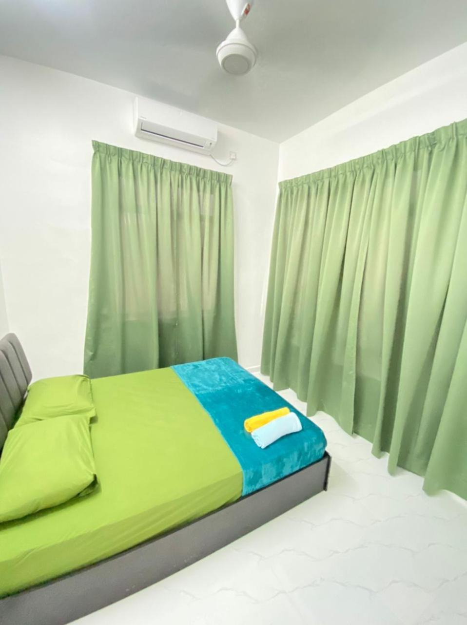 Three-Bedroom House photo 2