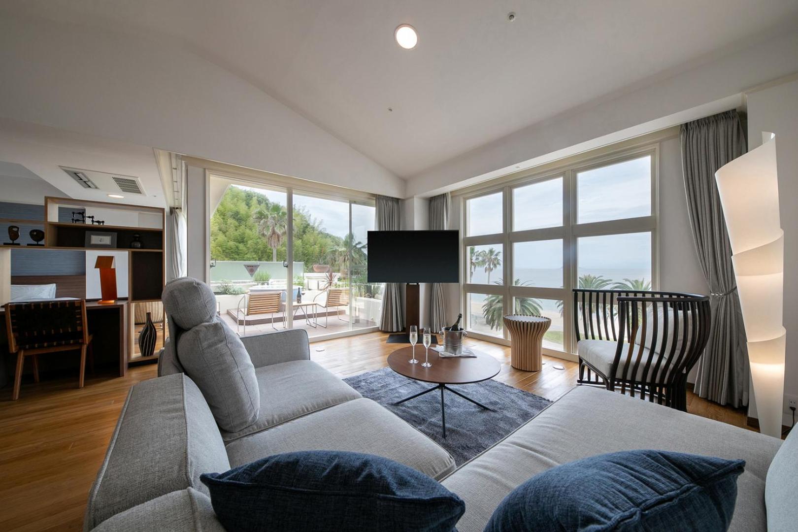 Suite - Photo 1