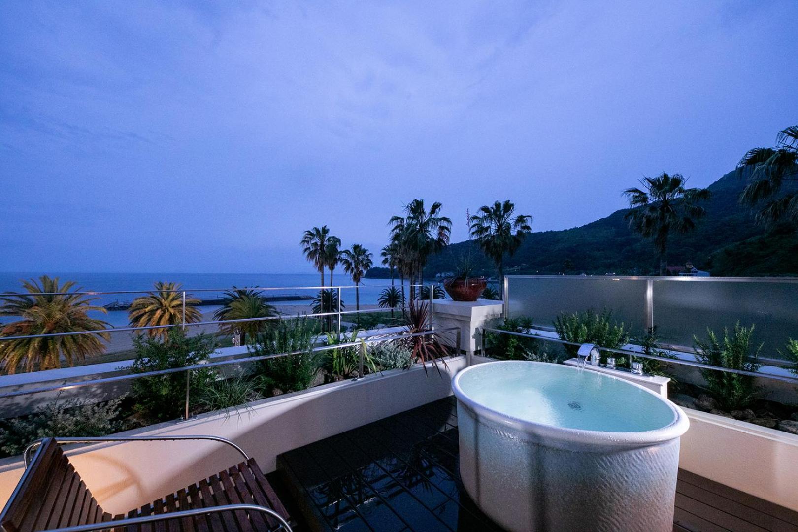 Suite with Sea View - Photo 9