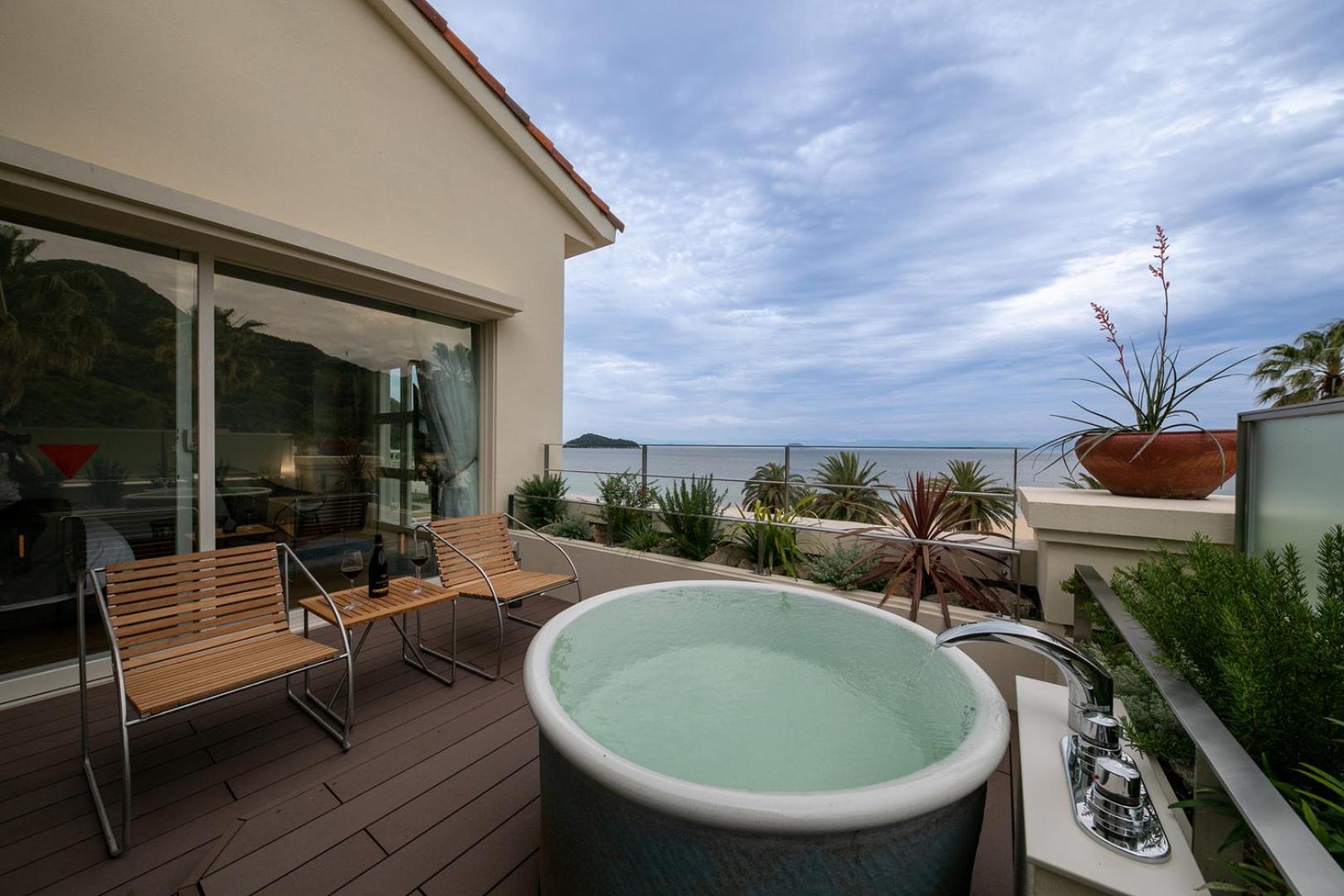 Suite with Sea View - Photo 2