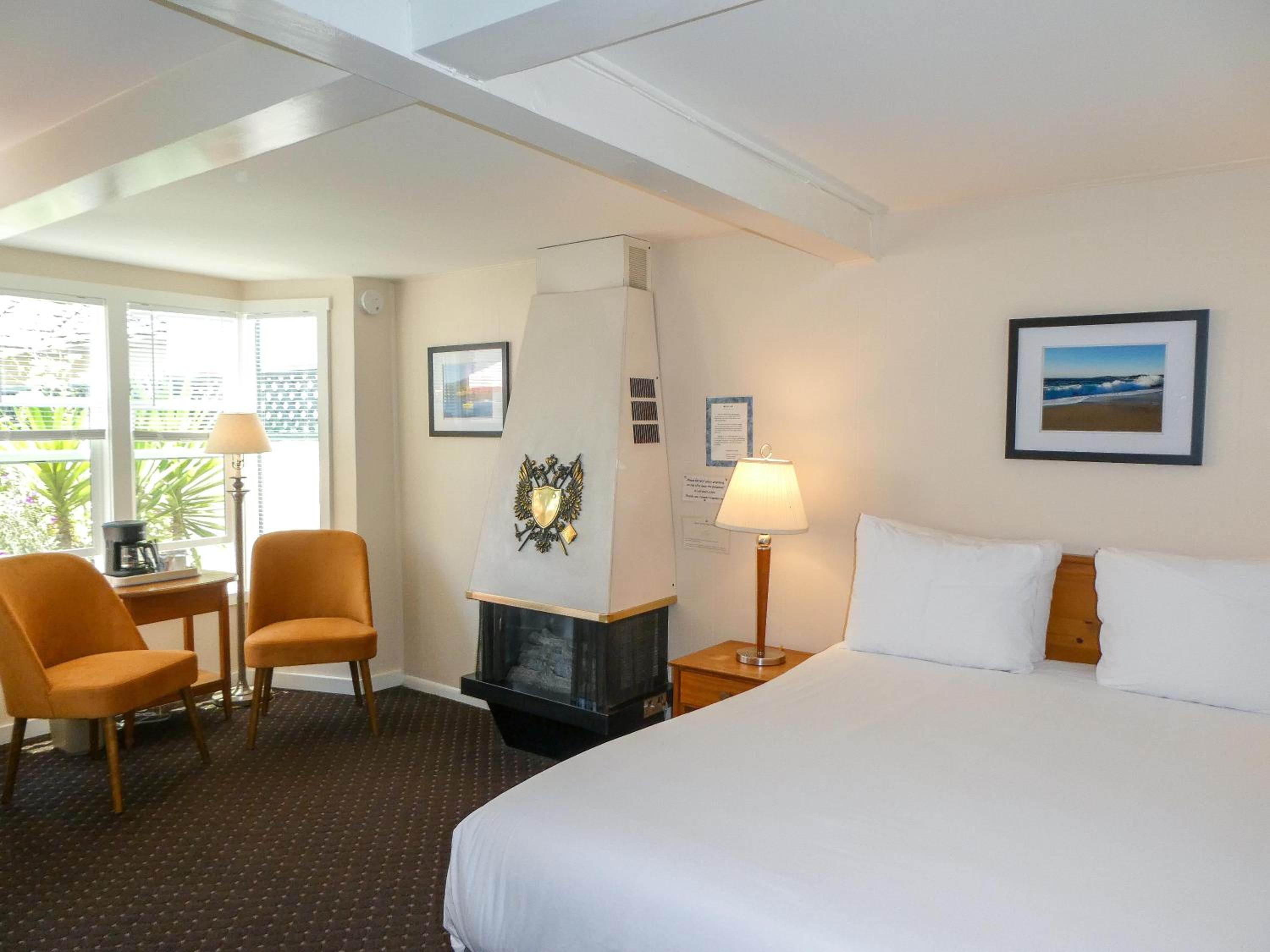 Lincoln Room, 1 Queen - Pet-Friendly