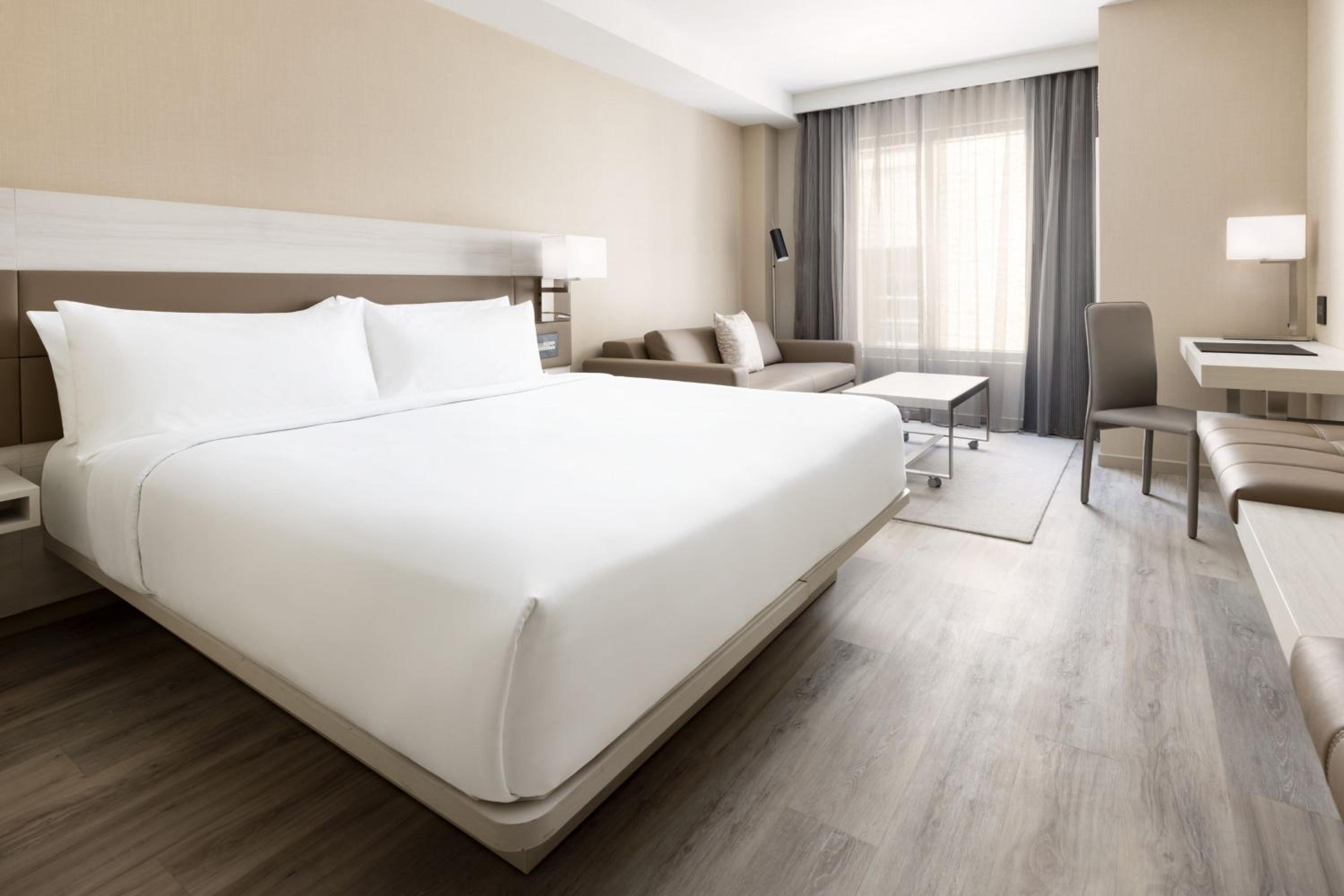 King Room with Sofa Bed - Photo 9
