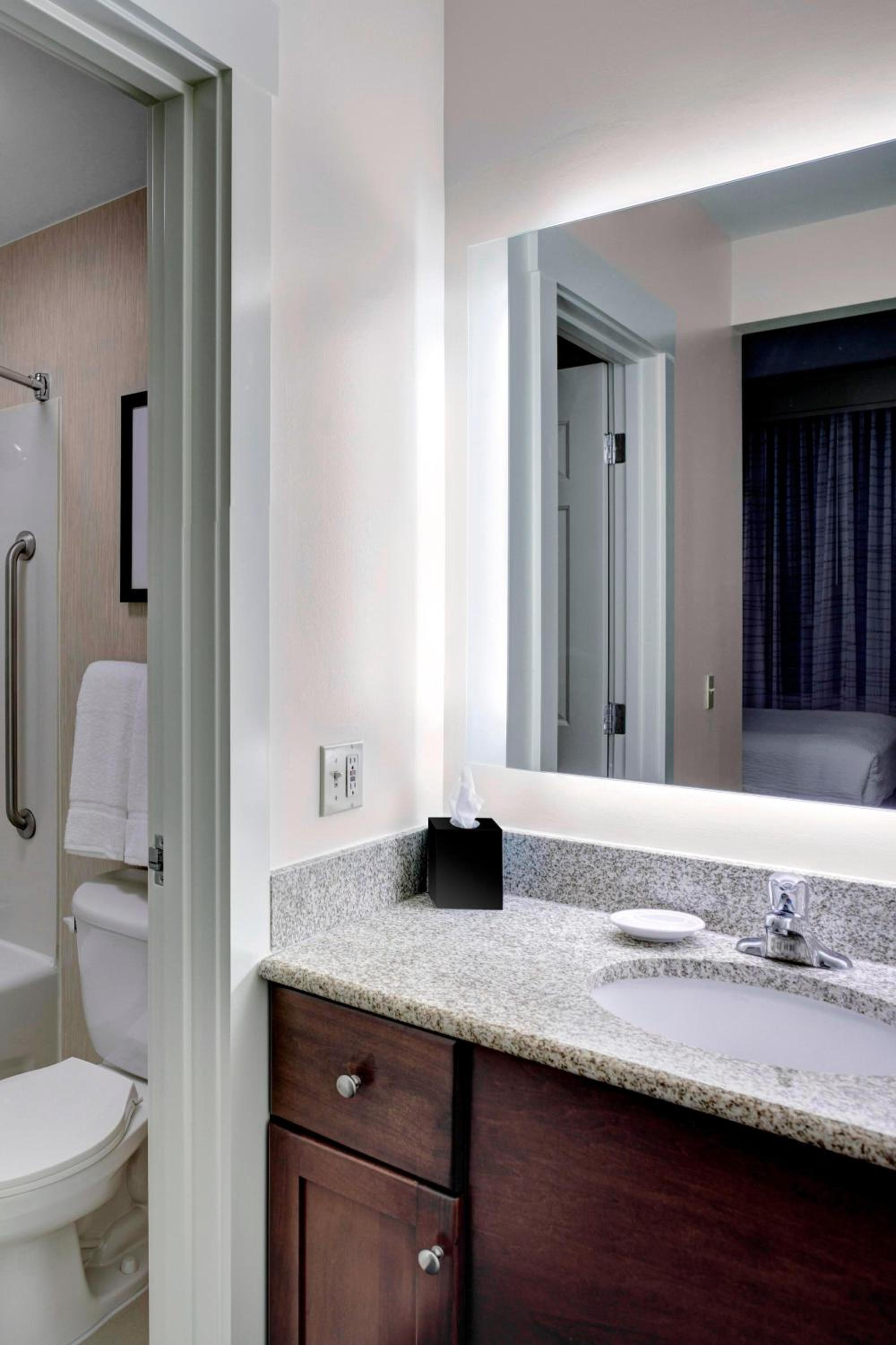 Two-Bedroom Suite - Photo 5