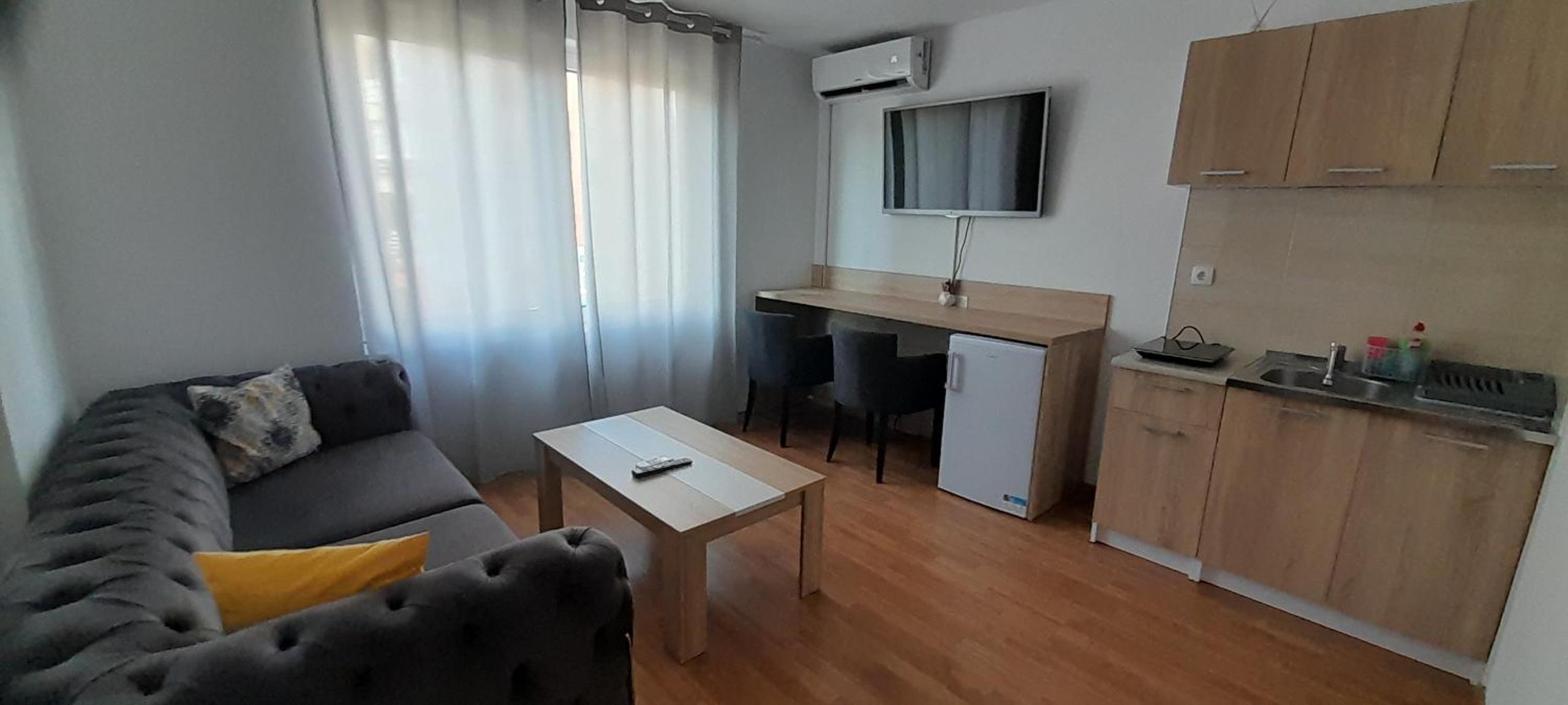 One-Bedroom Apartment photo 1