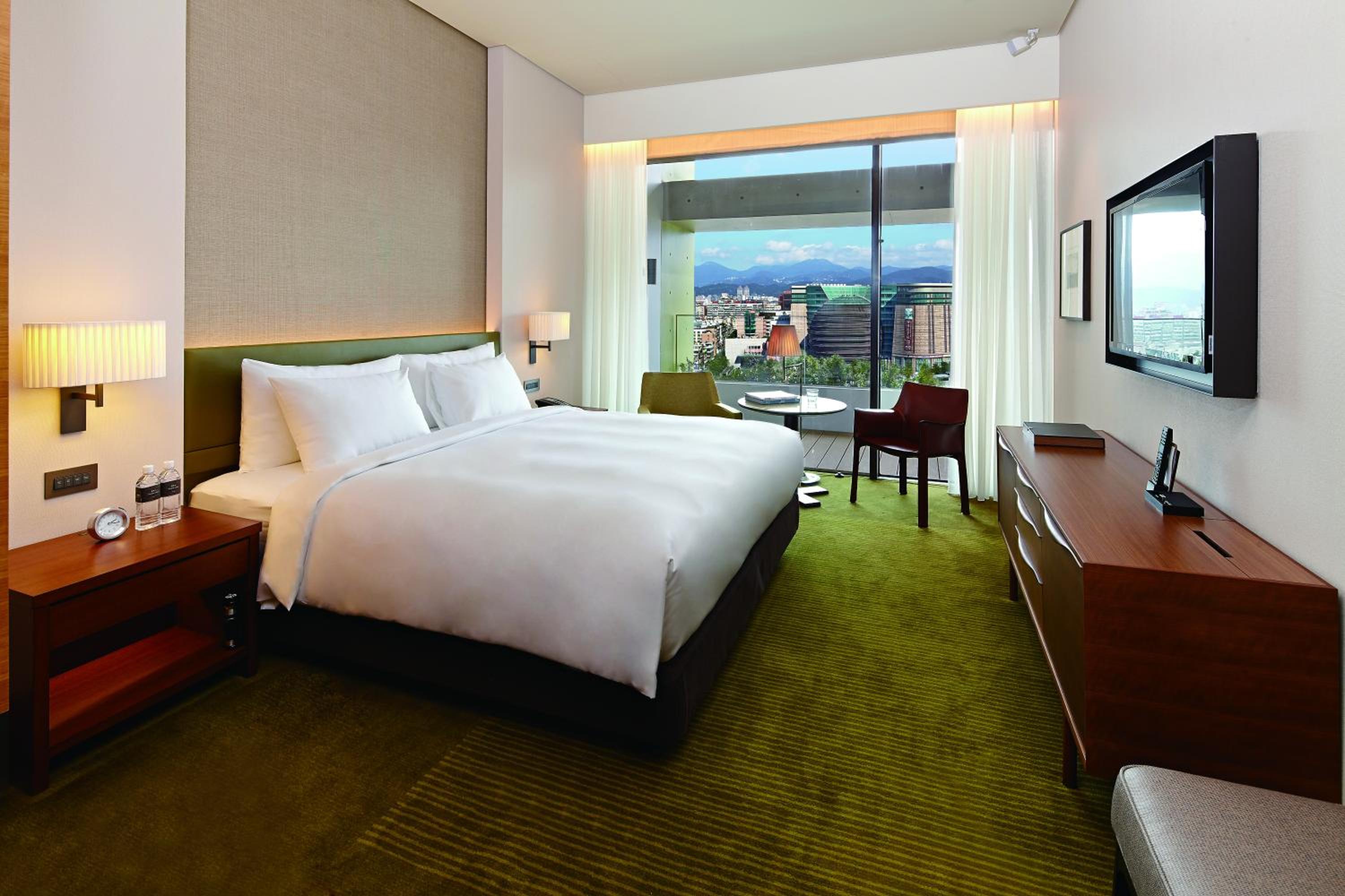 Deluxe Twin Room with Mountain Side View