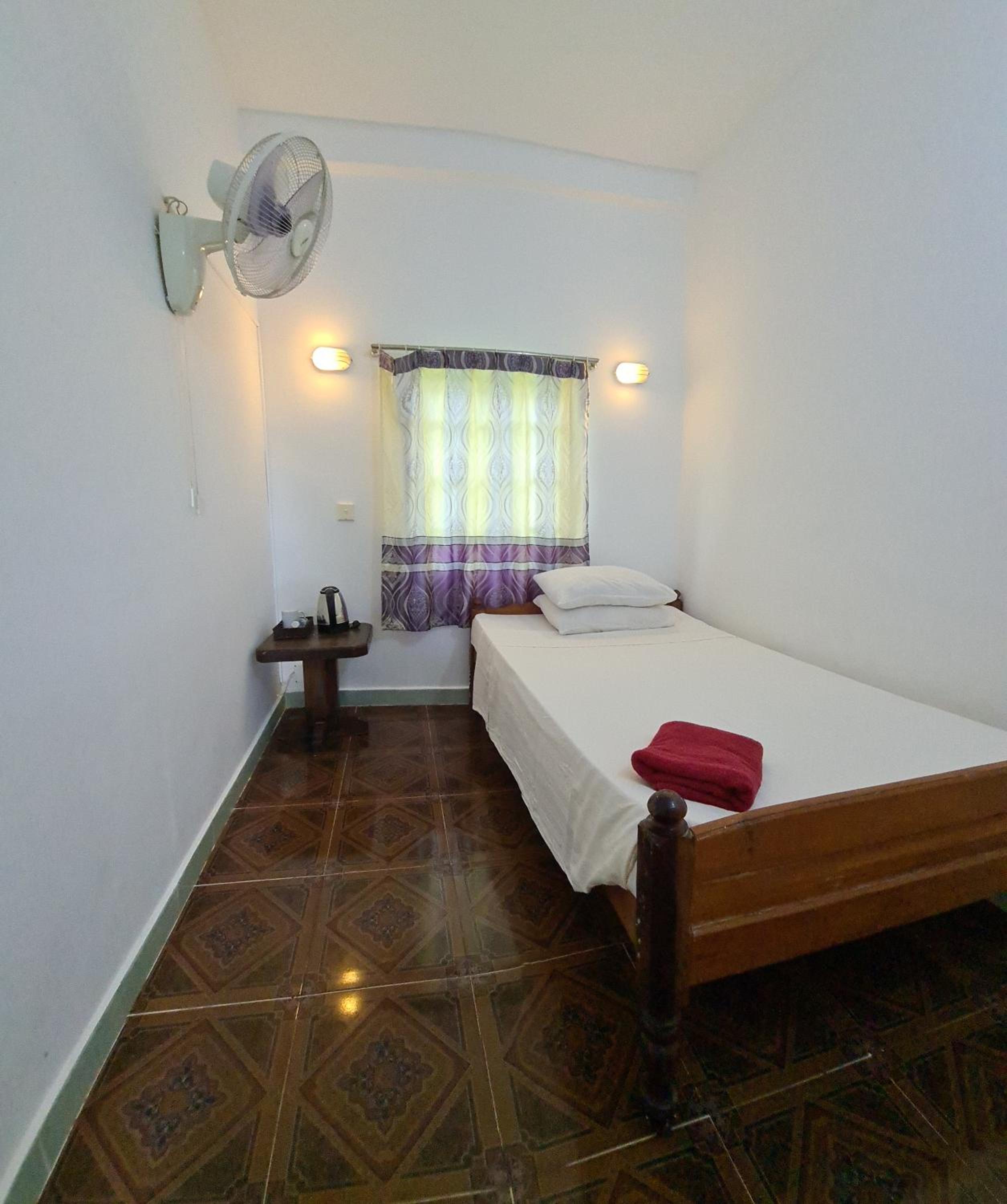 Budget Single Room photo 2
