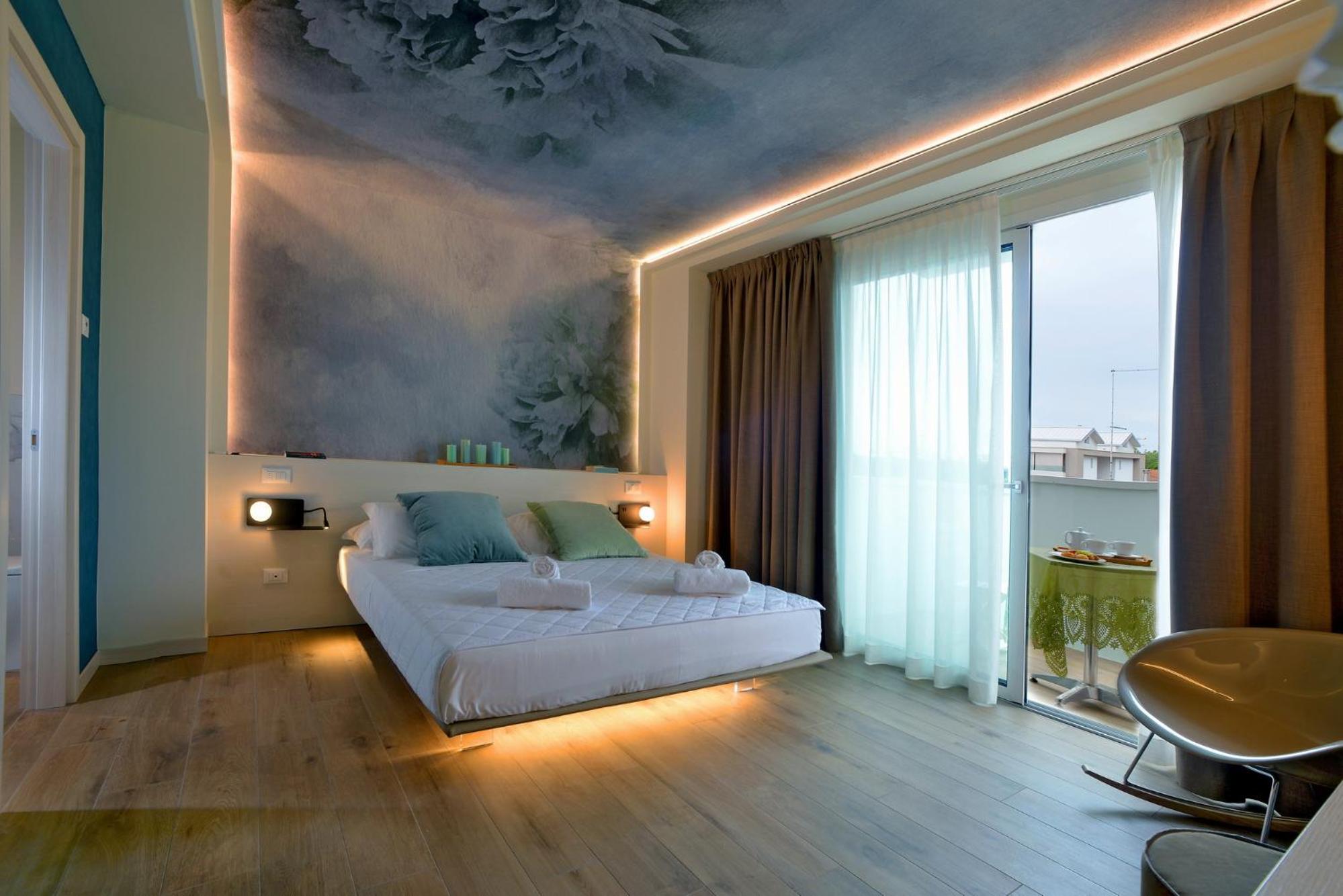 Superior Double Room with Balcony photo 2