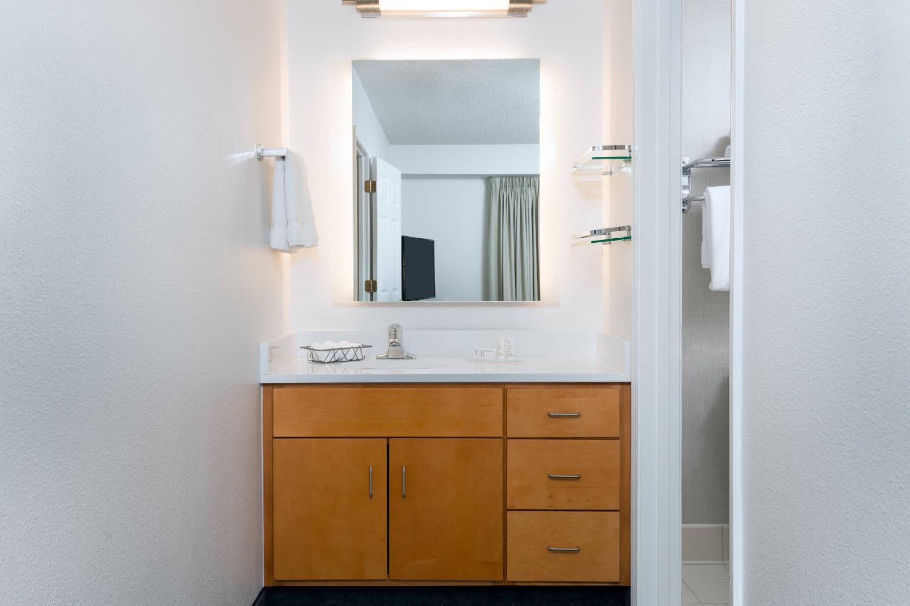 Two-Bedroom Suite - Photo 2