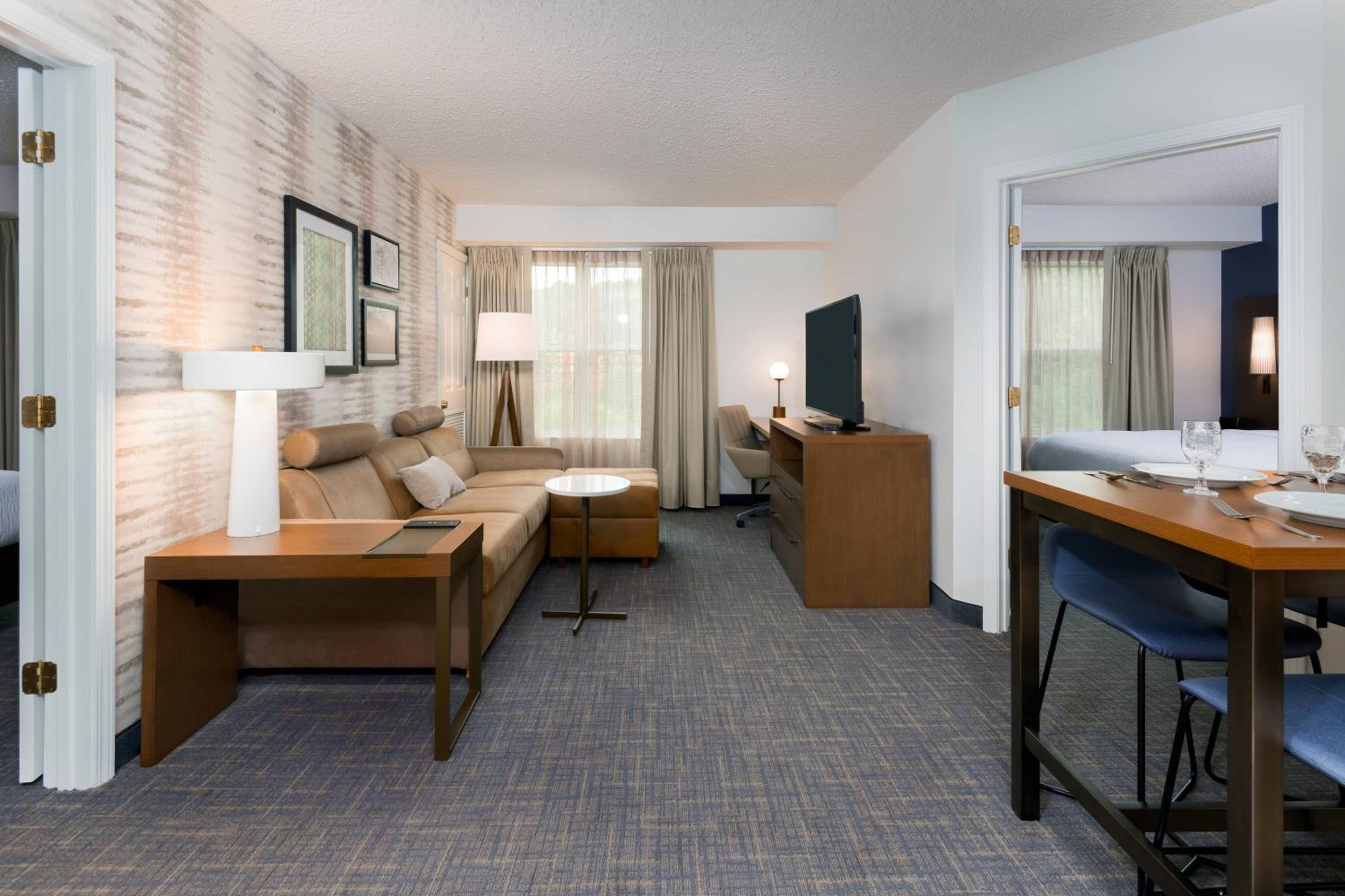 Two-Bedroom Suite - Photo 3