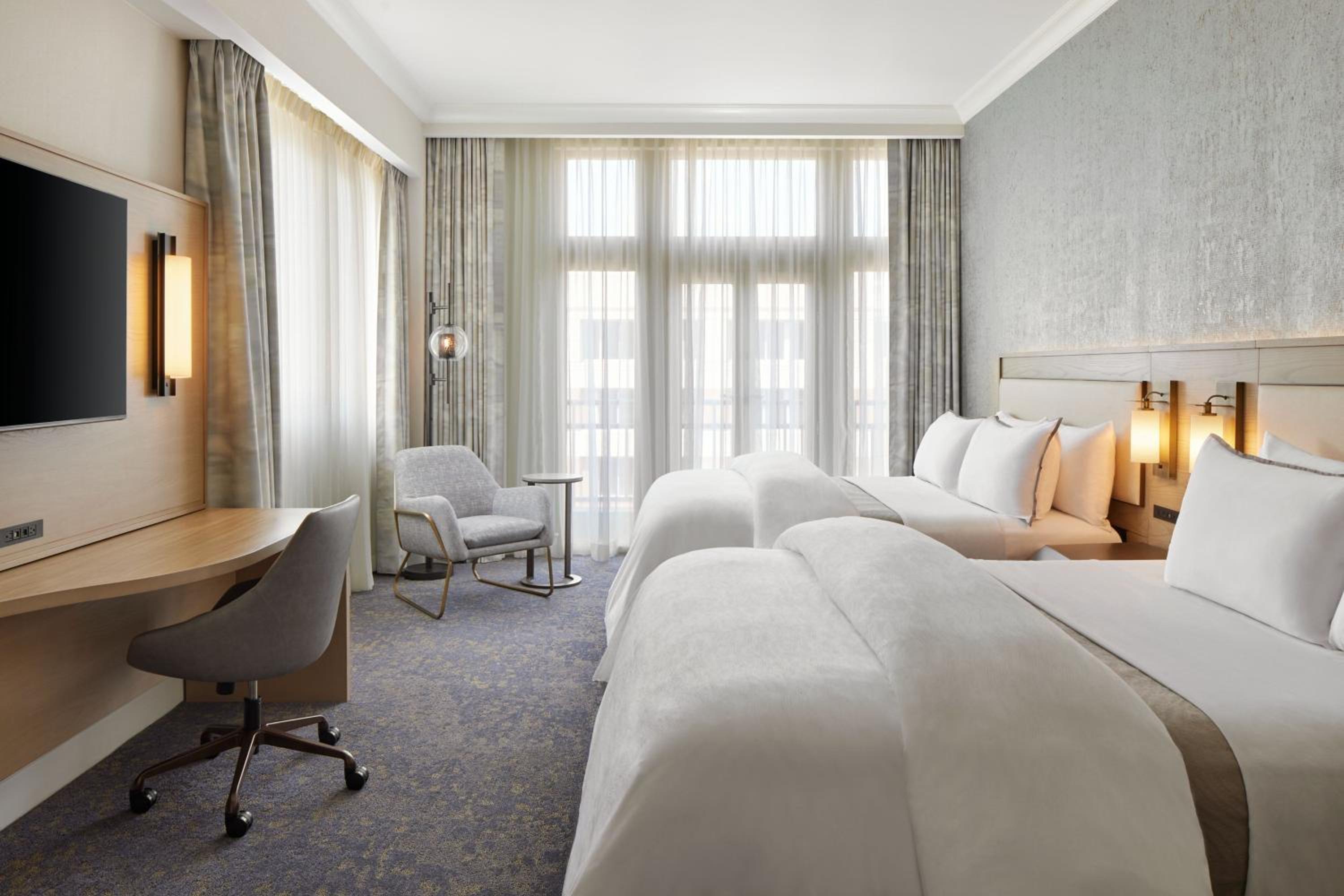 Deluxe, Larger Guest room, 2 Queen - Photo 1