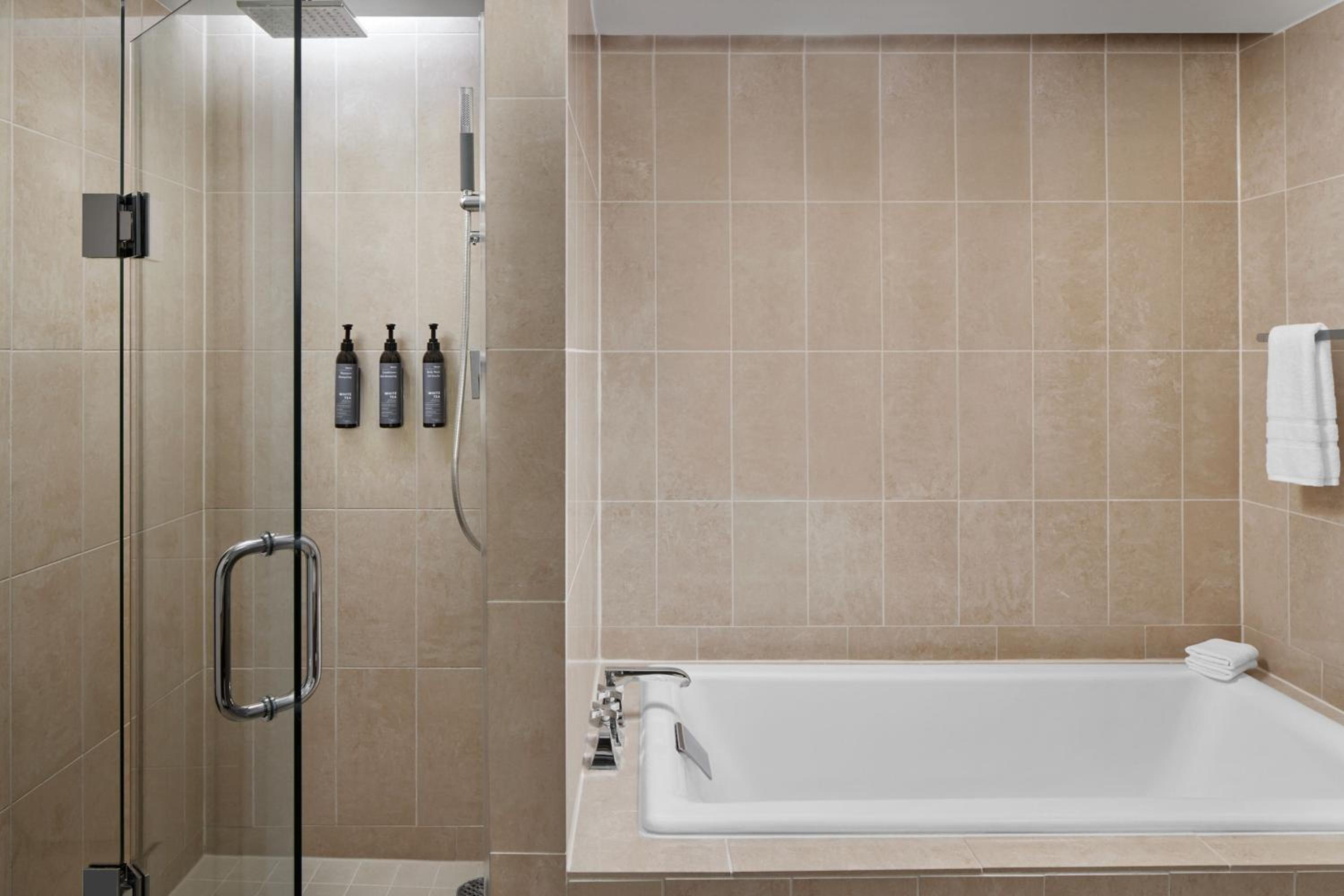 Traditional, Guest room, 1 King - Photo 6